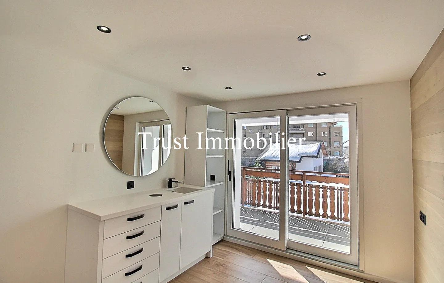 Exceptional penthouse with panoramic view in the heart of Crans - Photo 7 of 13