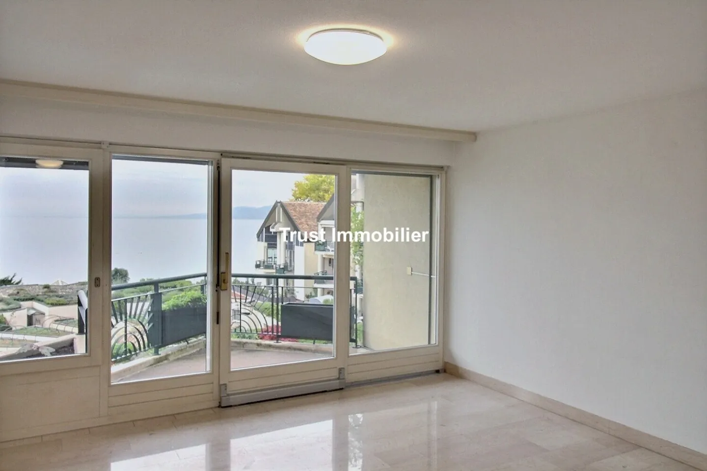 5005. En exclusivité: Attique  avec vue splendide à Villeneuve - Photo 4 of 13