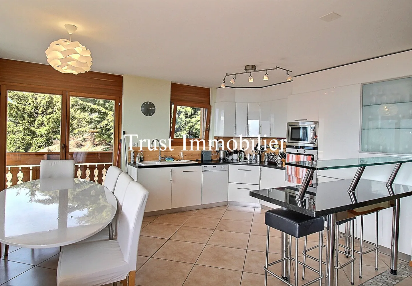 4007. Bel Appartement avec large vue montagnes - Photo 6 sur 13