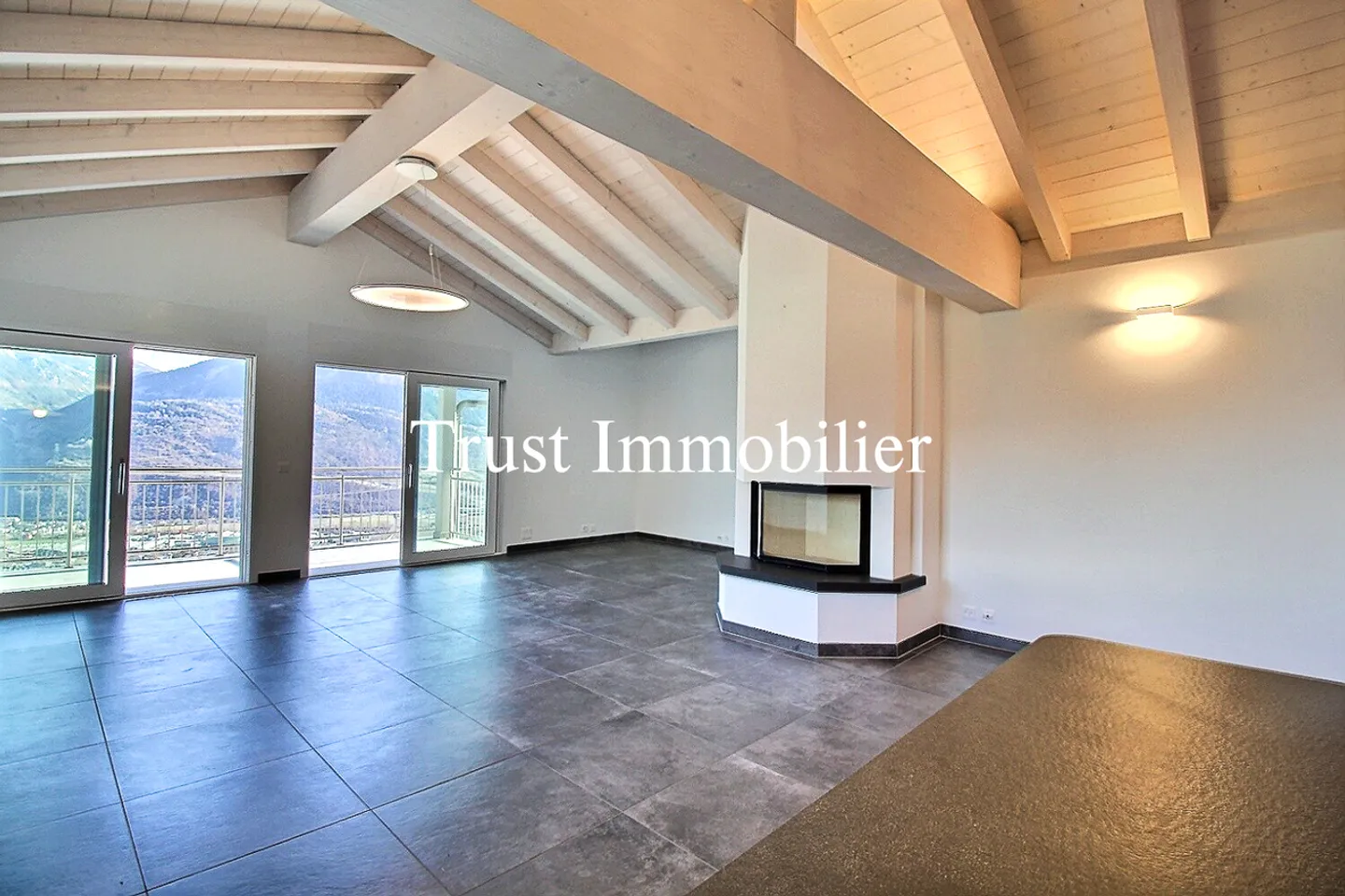 4034L. SUPERB ATTIC FOR RENT, BETWEEN PLAIN AND MOUNTAINS - Photo 1 of 13