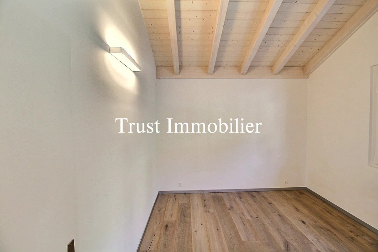 4034L. SUPERB ATTIC FOR RENT, BETWEEN PLAIN AND MOUNTAINS - Photo 8 of 13