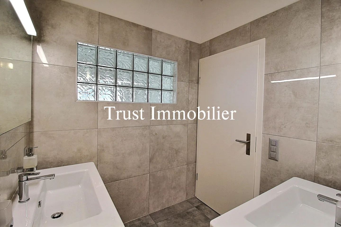 4034L. SUPERB ATTIC FOR RENT, BETWEEN PLAIN AND MOUNTAINS - Photo 10 of 13