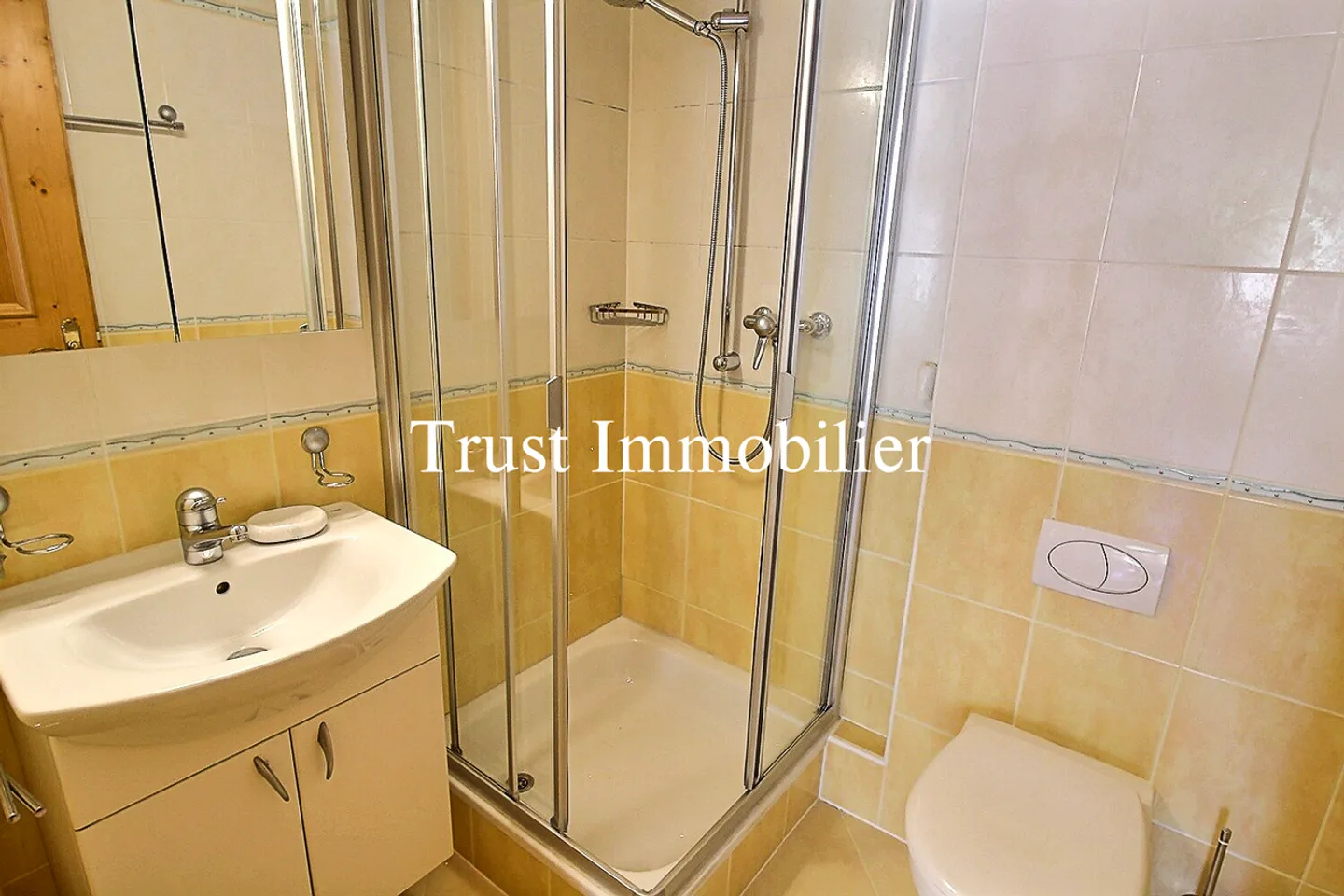 Charming Garden-Level Apartment - Photo 8 of 13