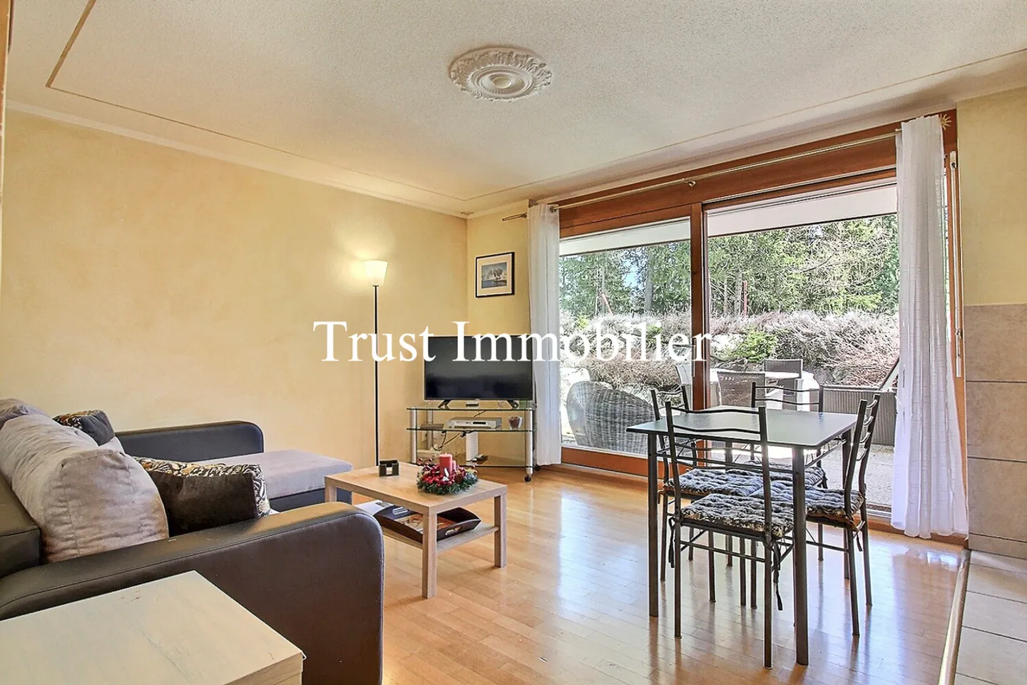 Charming Garden-Level Apartment - Photo 10 of 13