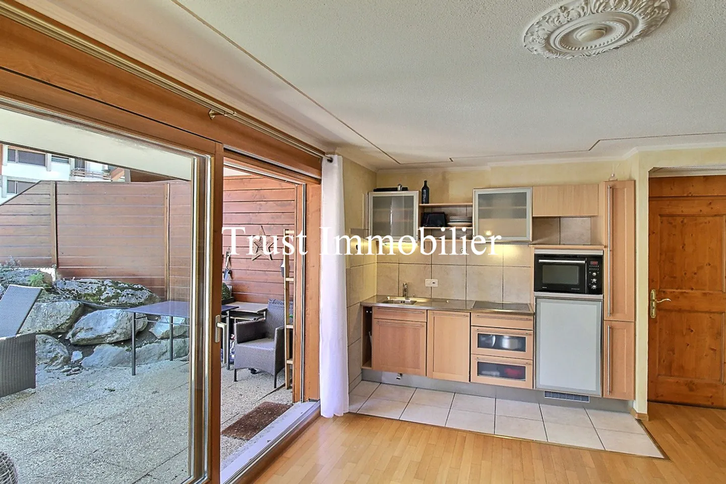 Charming Garden-Level Apartment - Photo 7 of 13