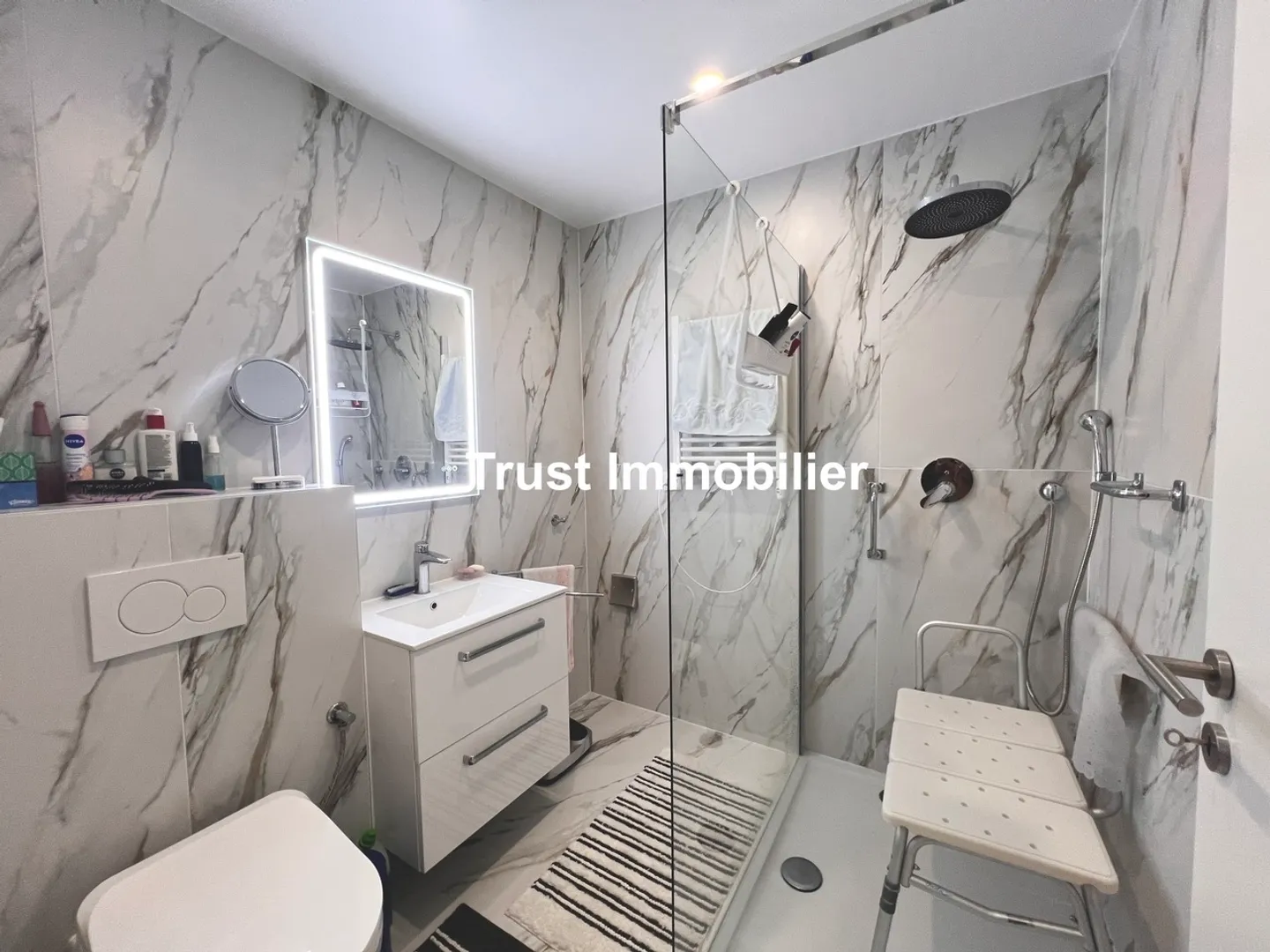 Appartement rénové avec vue lac - Photo 8 sur 10