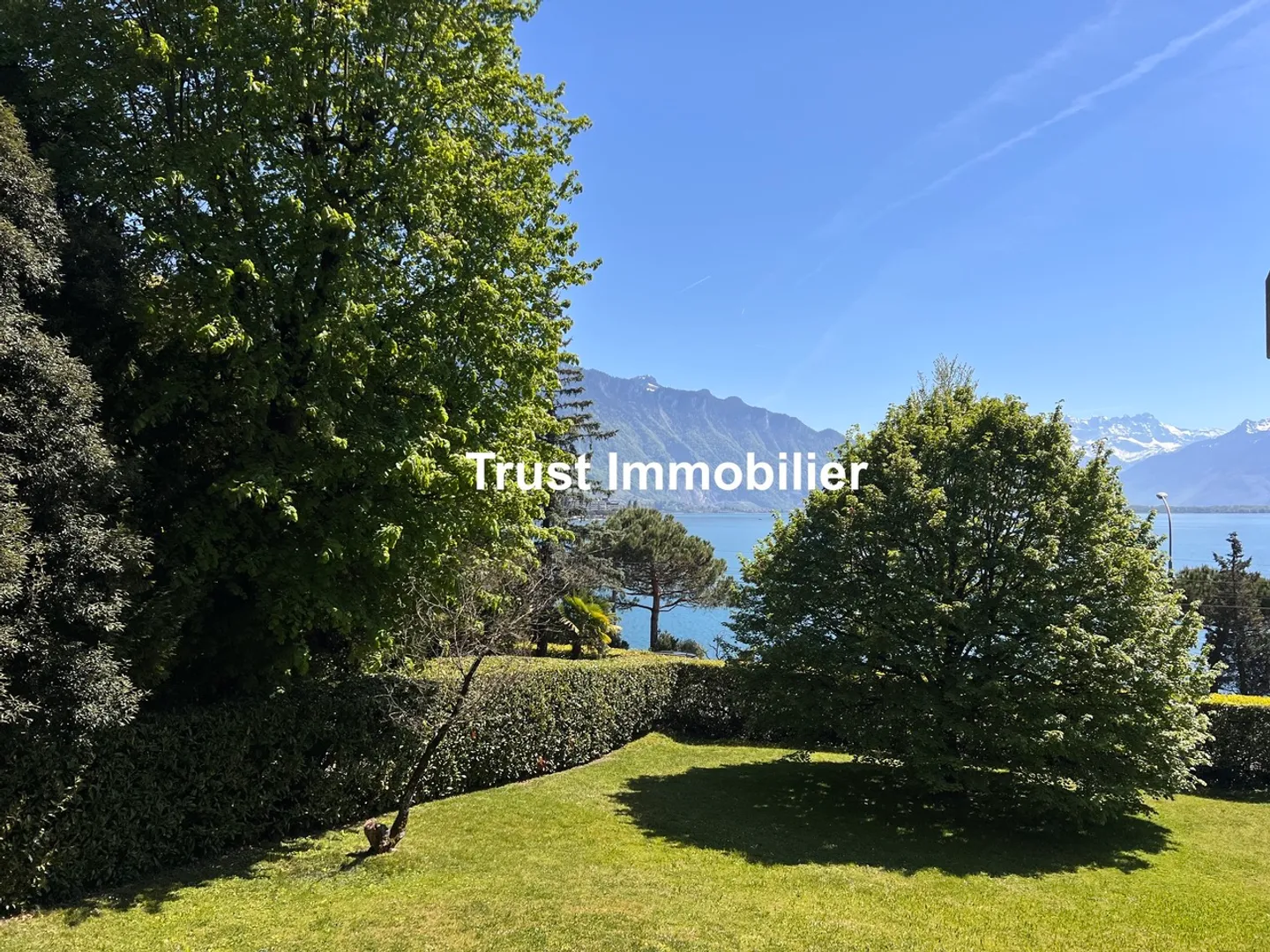 Appartement rénové avec vue lac - Photo 1 sur 10