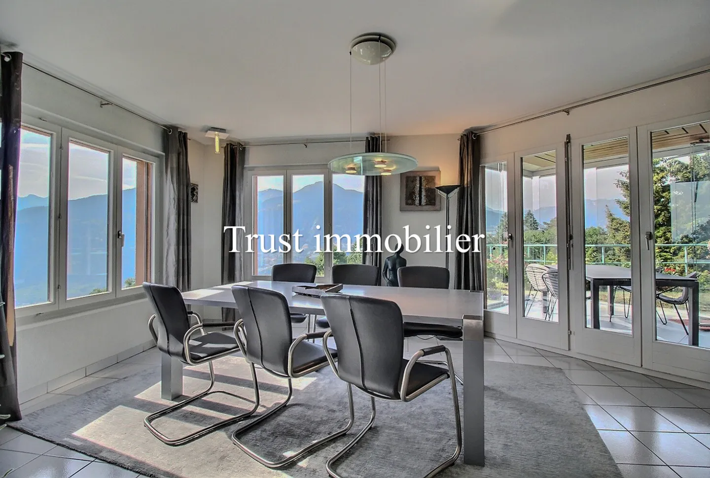 6002. Helles Haus mit Panoramablick auf die Berge - Foto 4 von 13