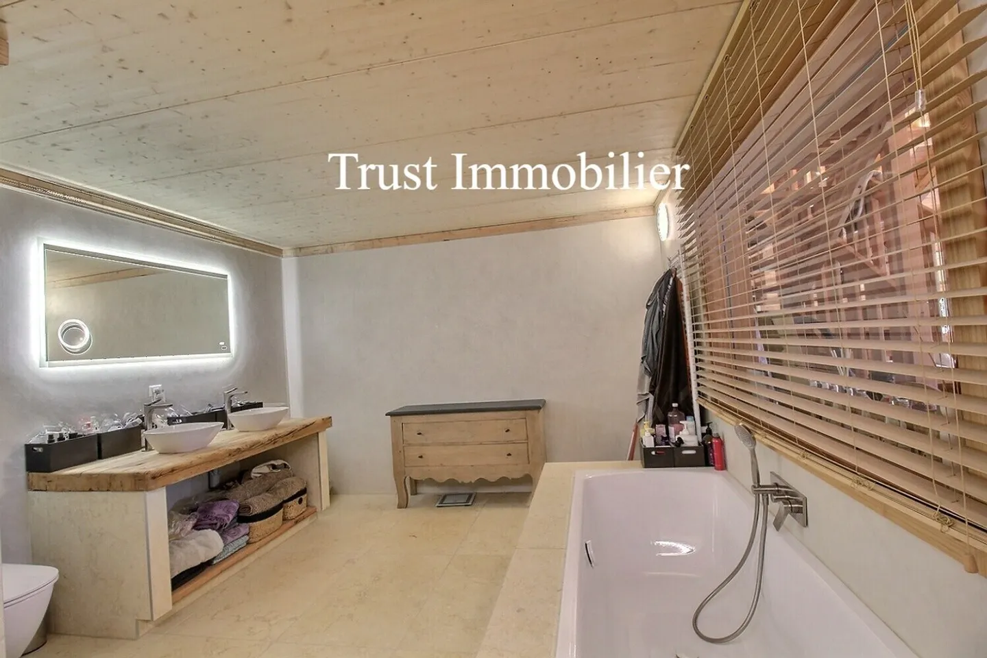 A RARE PROPERTY IN THE VAL D'ENTREMONT - Photo 7 of 13