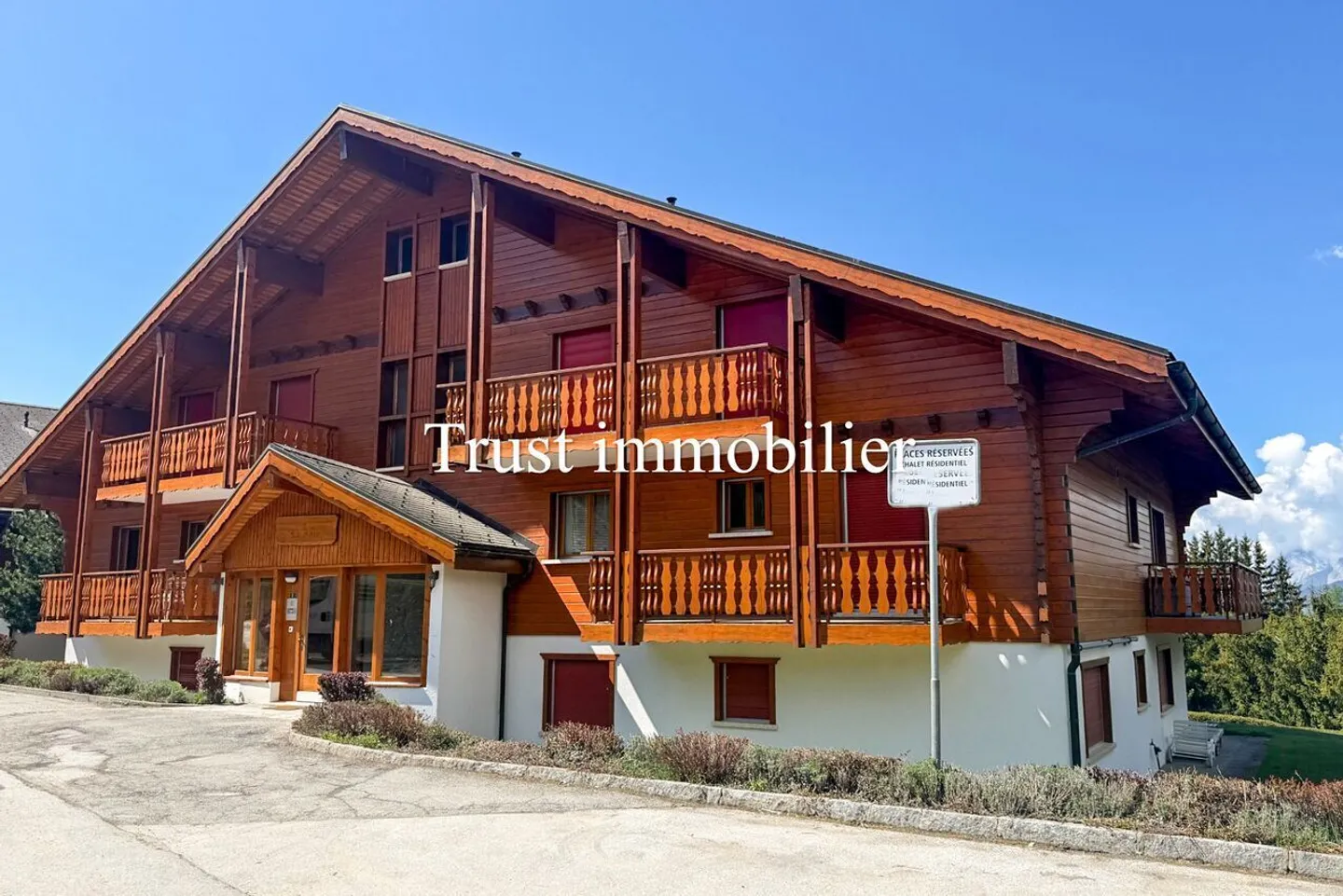 3010. EXCLUSIVITE. Appartement traversant dans jolie résidence - Foto 1 von 13