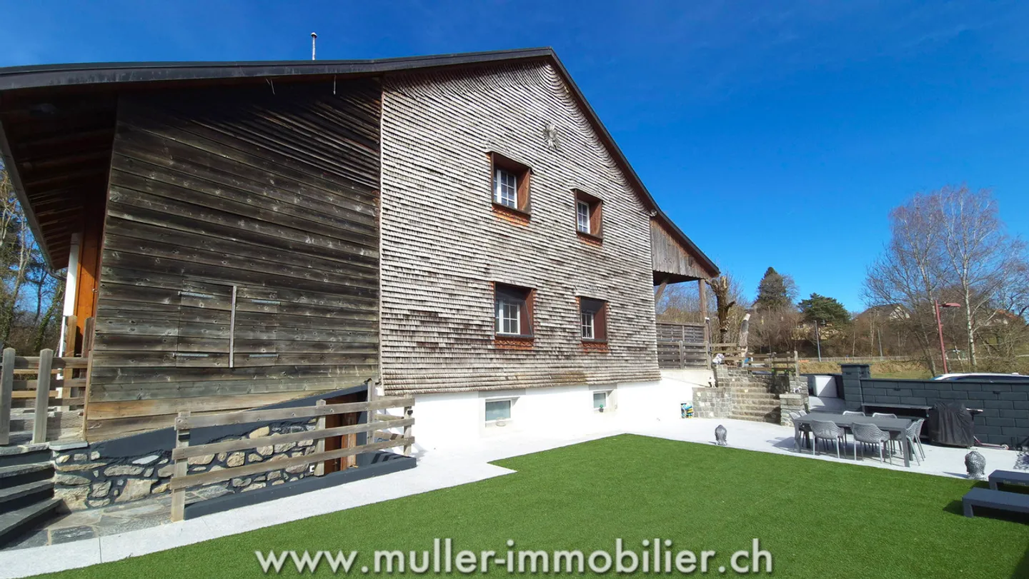 Appartamento ristrutturato con giardino in un antico mulino, a Carrouge VD - Foto 9 di 13