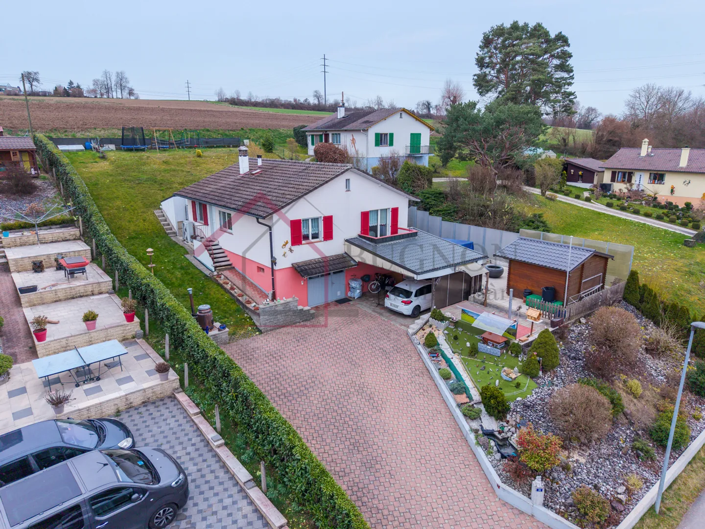 Detached house of 5.5 rooms in a quiet residential area - Photo 1 of 13