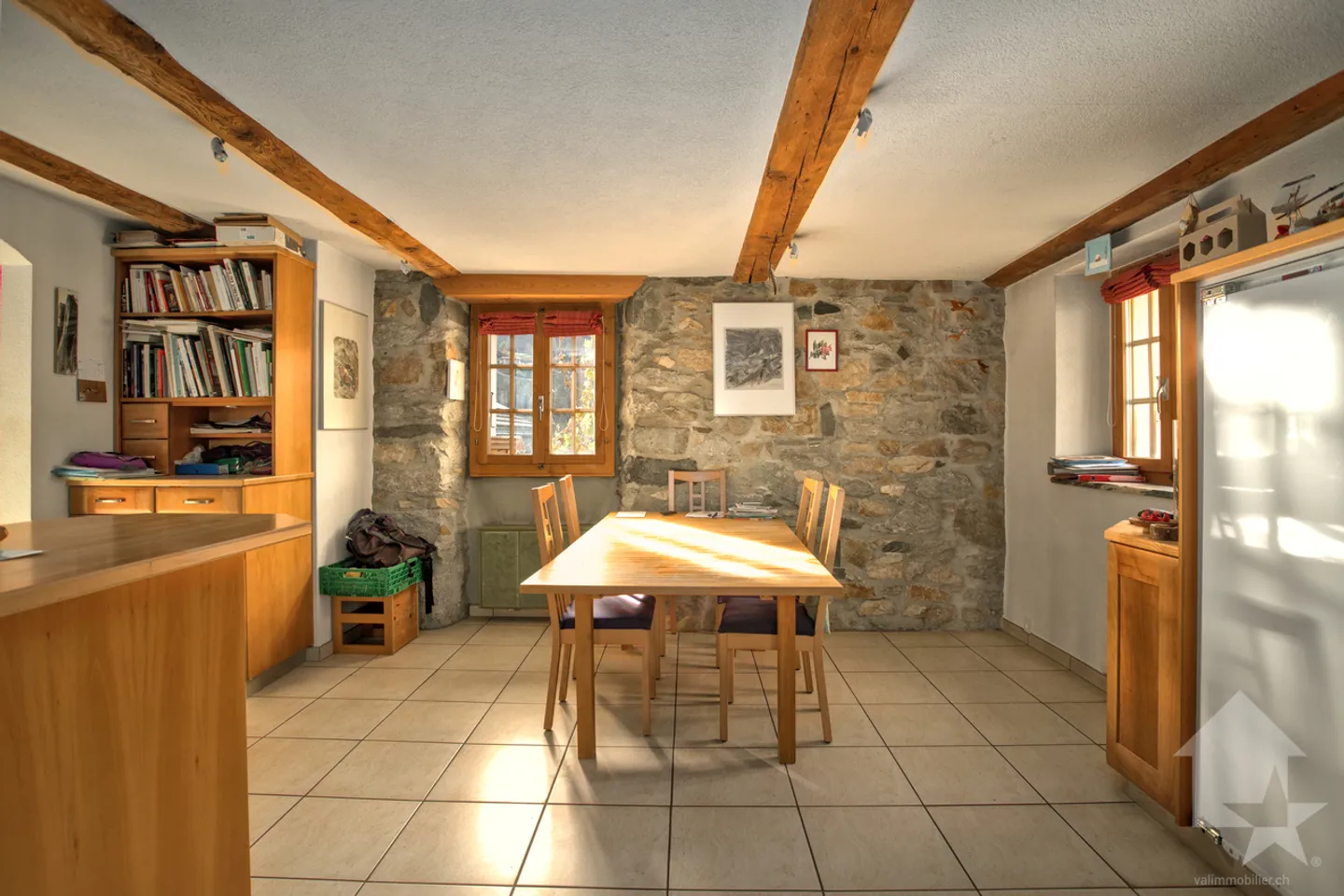 Chalet with 5.5 rooms with character, 180 m2, sunny location - Photo 5 of 13
