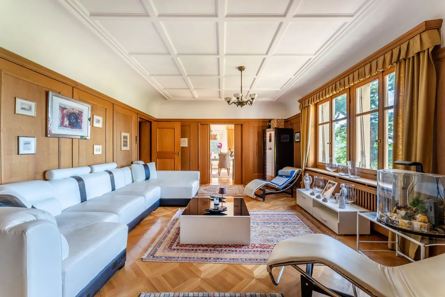 Una Villa Signorile con Architettura Elegante - Foto 7 di 13