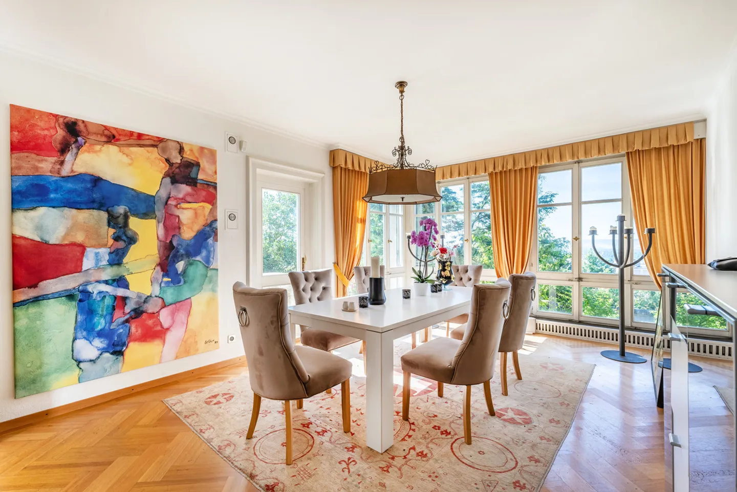 Una Villa Signorile con Architettura Elegante - Foto 8 di 13