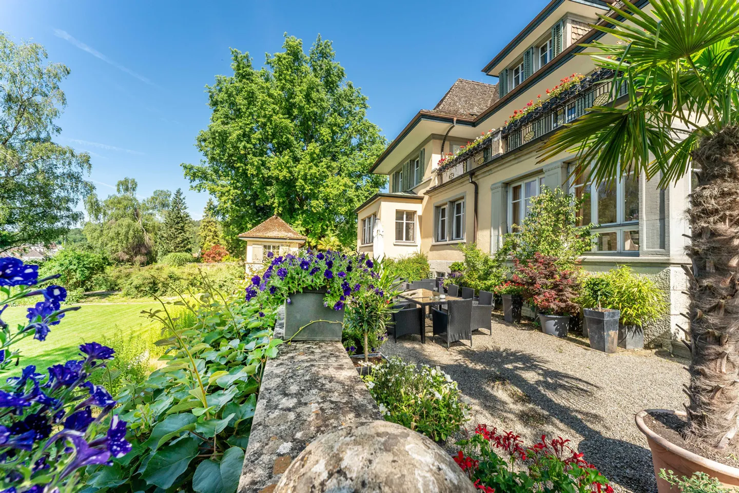 Una Villa Signorile con Architettura Elegante - Foto 4 di 13