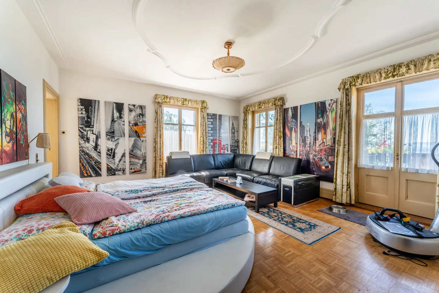 Una Villa Signorile con Architettura Elegante - Foto 11 di 13