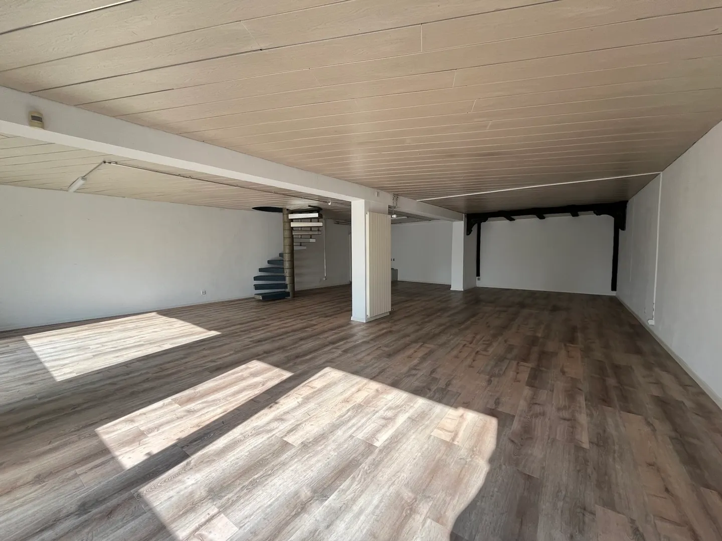 Proprietà commerciale versatile - 150 m dalla stazione ferroviaria - Foto 4 di 12
