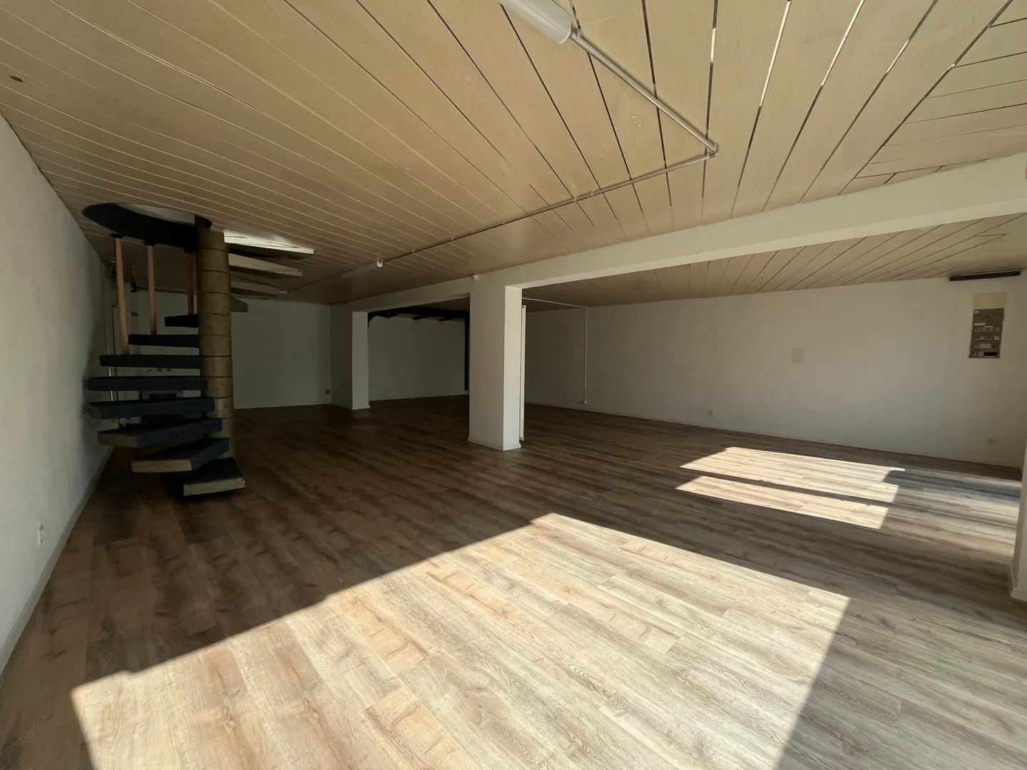 Proprietà commerciale versatile - 150 m dalla stazione ferroviaria - Foto 5 di 12