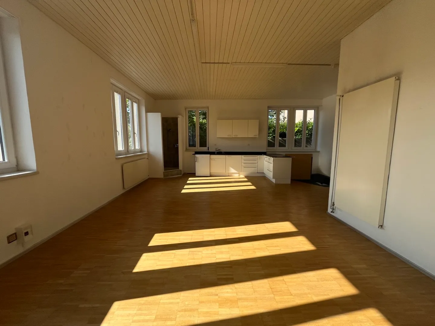 Proprietà commerciale versatile - 150 m dalla stazione ferroviaria - Foto 7 di 12