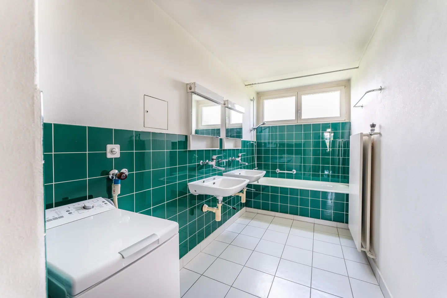 Condominio luminoso con bella vista e cucina moderna - Foto 6 di 10