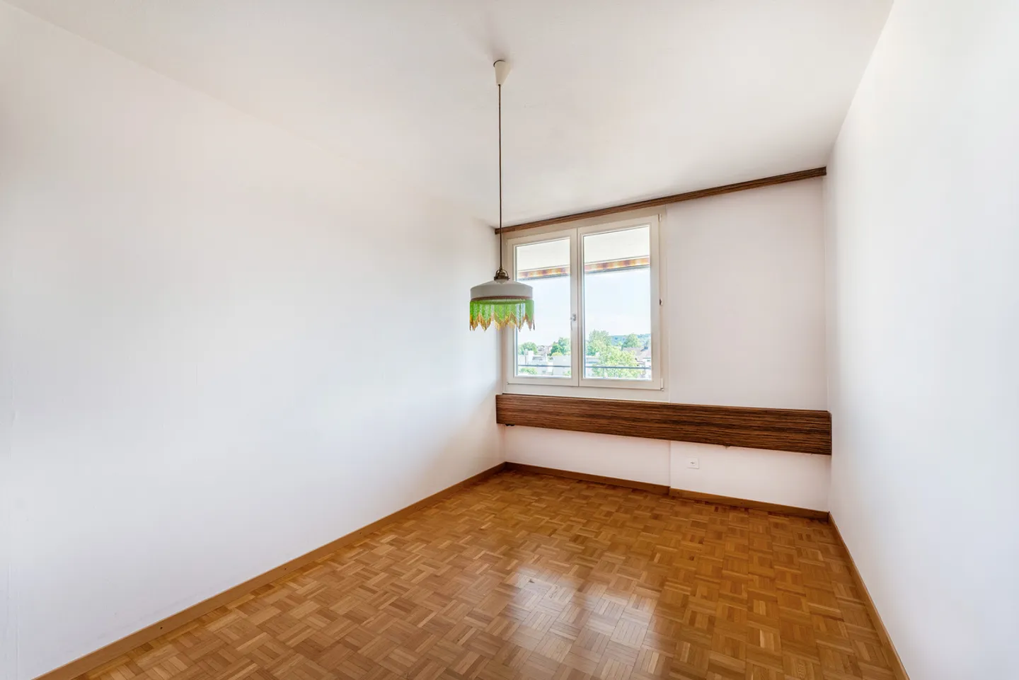 Condominio luminoso con bella vista e cucina moderna - Foto 9 di 10