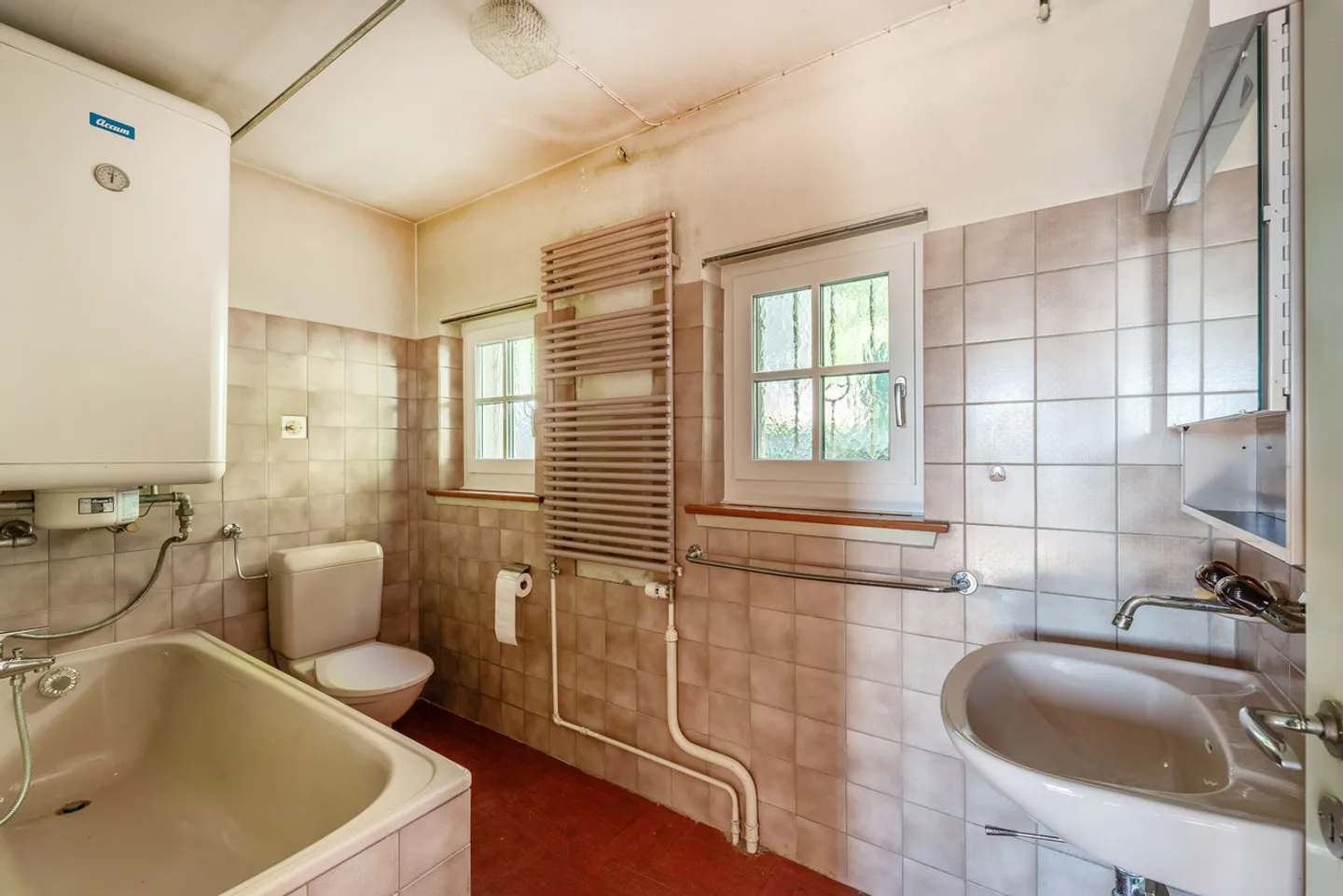 Affascinante casa unifamiliare con potenziale di sviluppo e vista mozzafiato - Foto 10 di 12