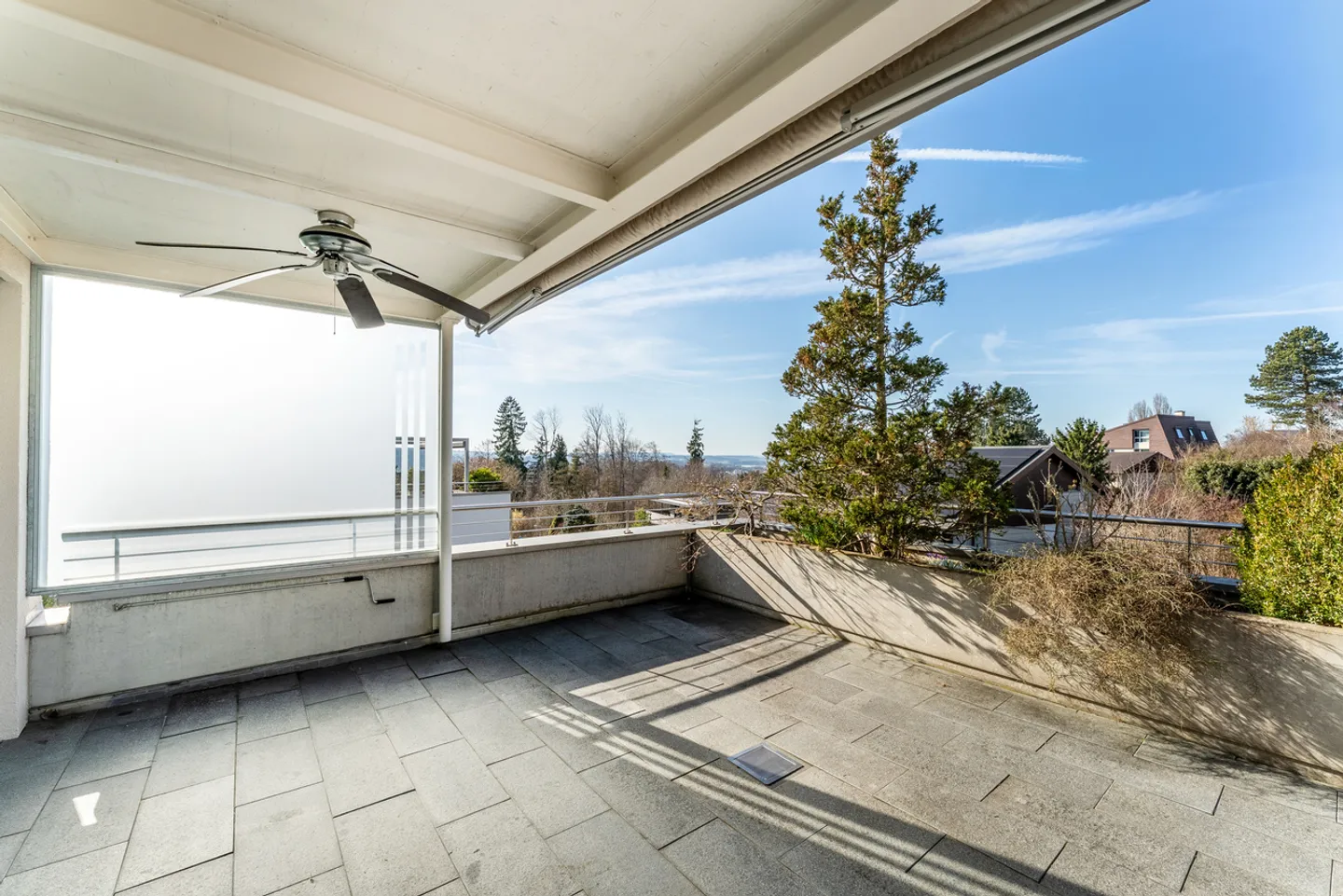 Appartement en duplex en attique dans un endroit calme - Photo 5 sur 12