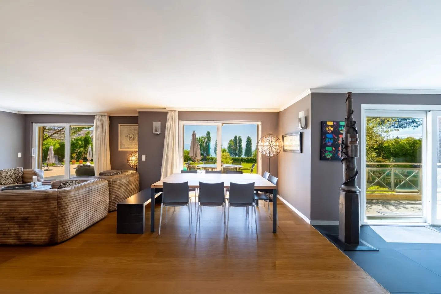 Prächtiges Haus mit Blick auf den See und Pool - Foto 7 von 13