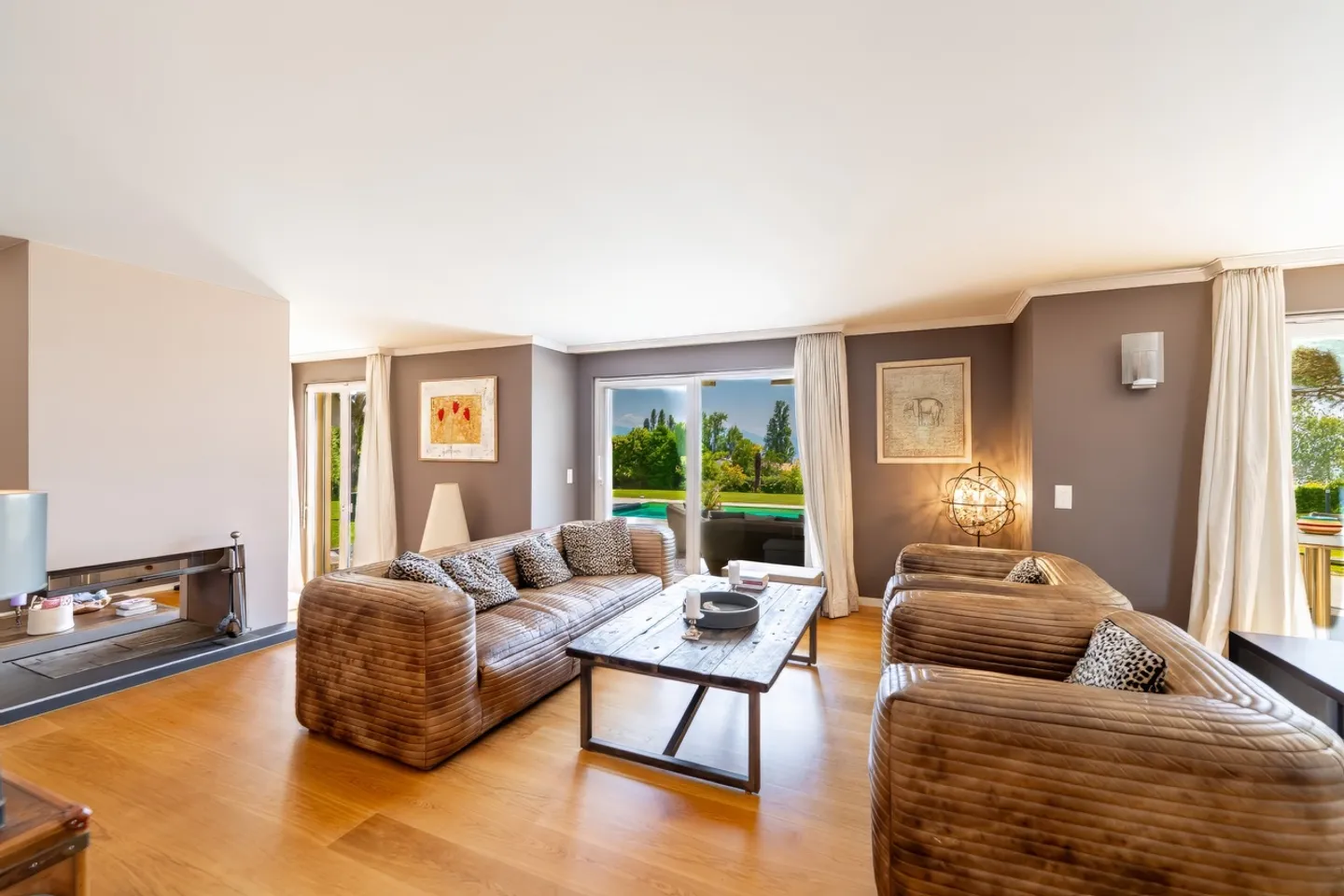 Prächtiges Haus mit Blick auf den See und Pool - Foto 5 von 13