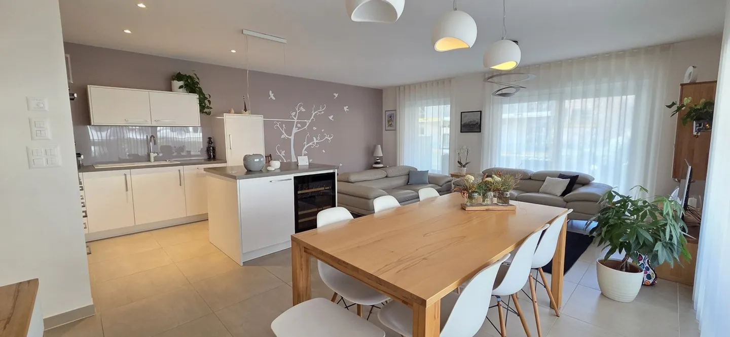 NEU: 4,5 ZIMMER IM ZENTRUM VON MARTIGNY - 1. STOCK - MARTIGNY - Foto 1 von 13