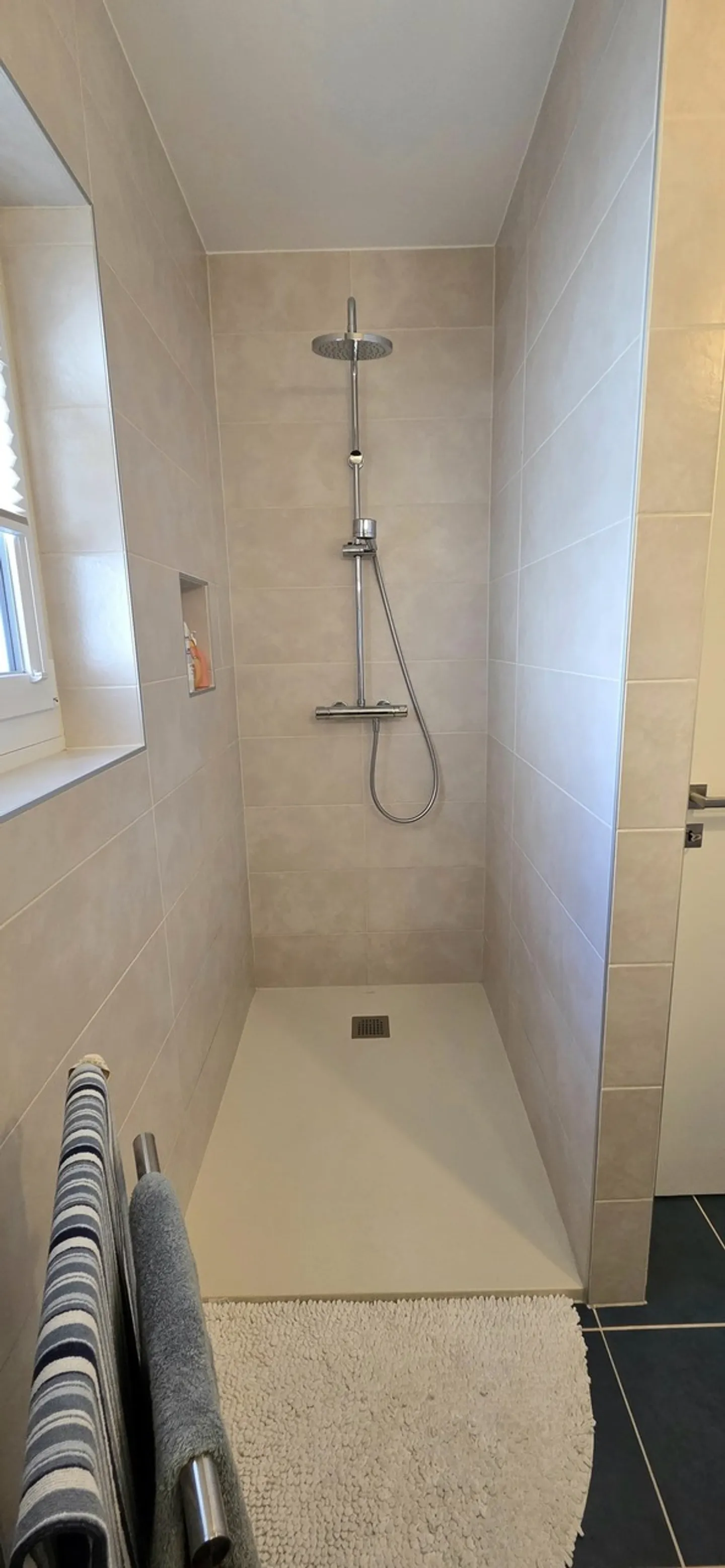 NEU: 4,5 ZIMMER IM ZENTRUM VON MARTIGNY - 1. STOCK - MARTIGNY - Foto 8 von 13