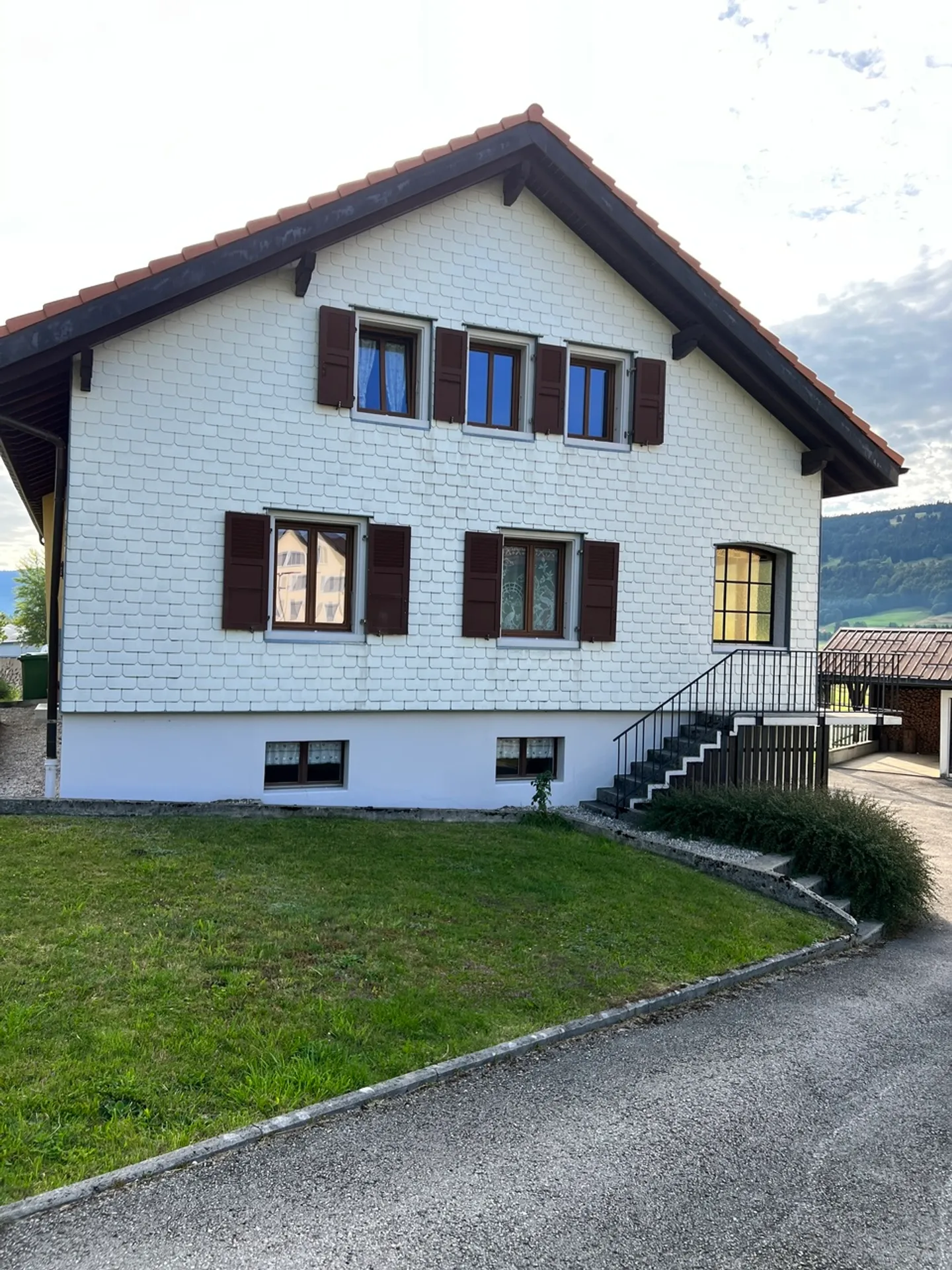 Bel appartamento di 3,5 locali ristrutturato vicino a scuole, ospedale e treno - Foto 3 di 9