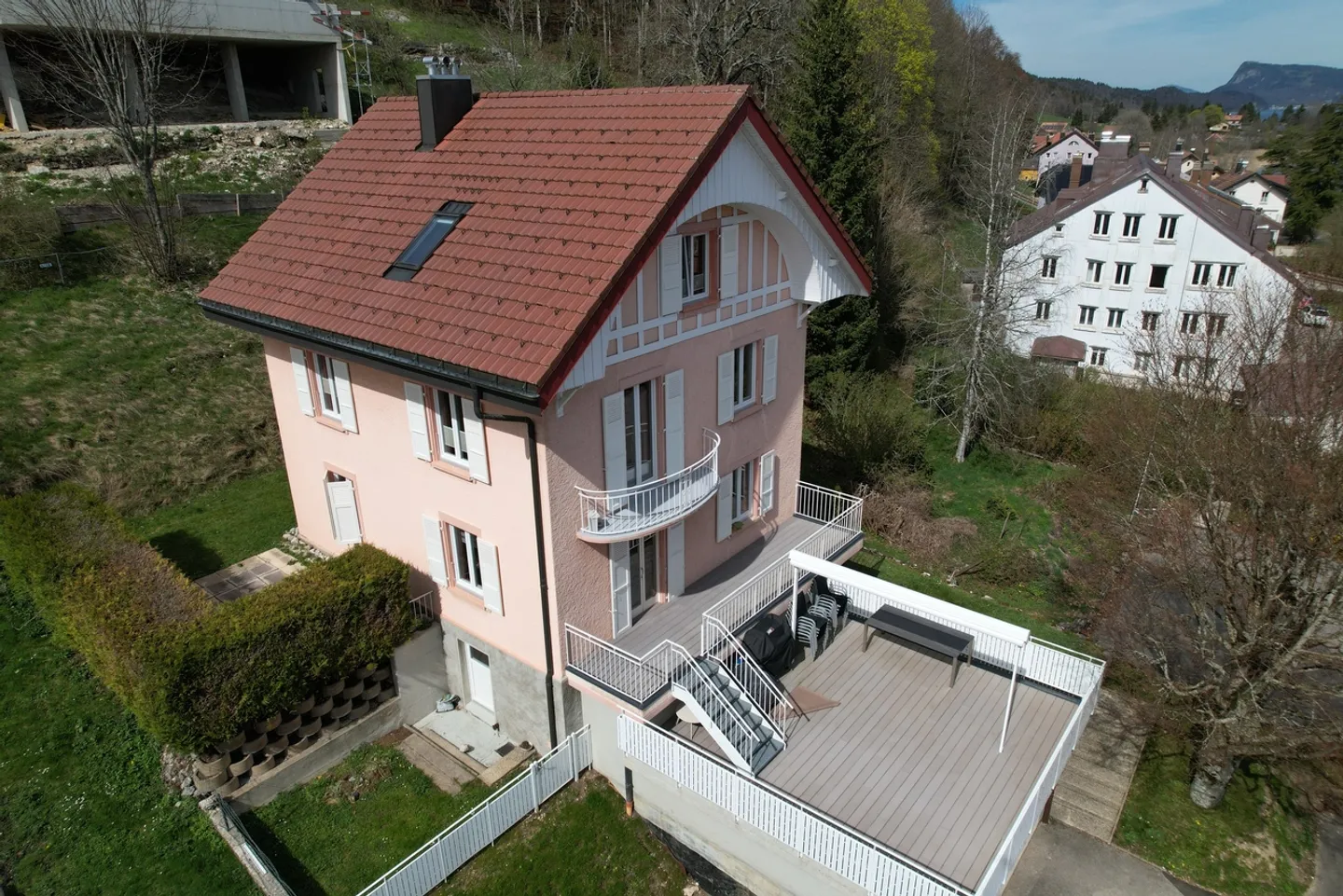 Casa indipendente con 2 appartamenti, vicino a tutti i comfort - Foto 1 di 12