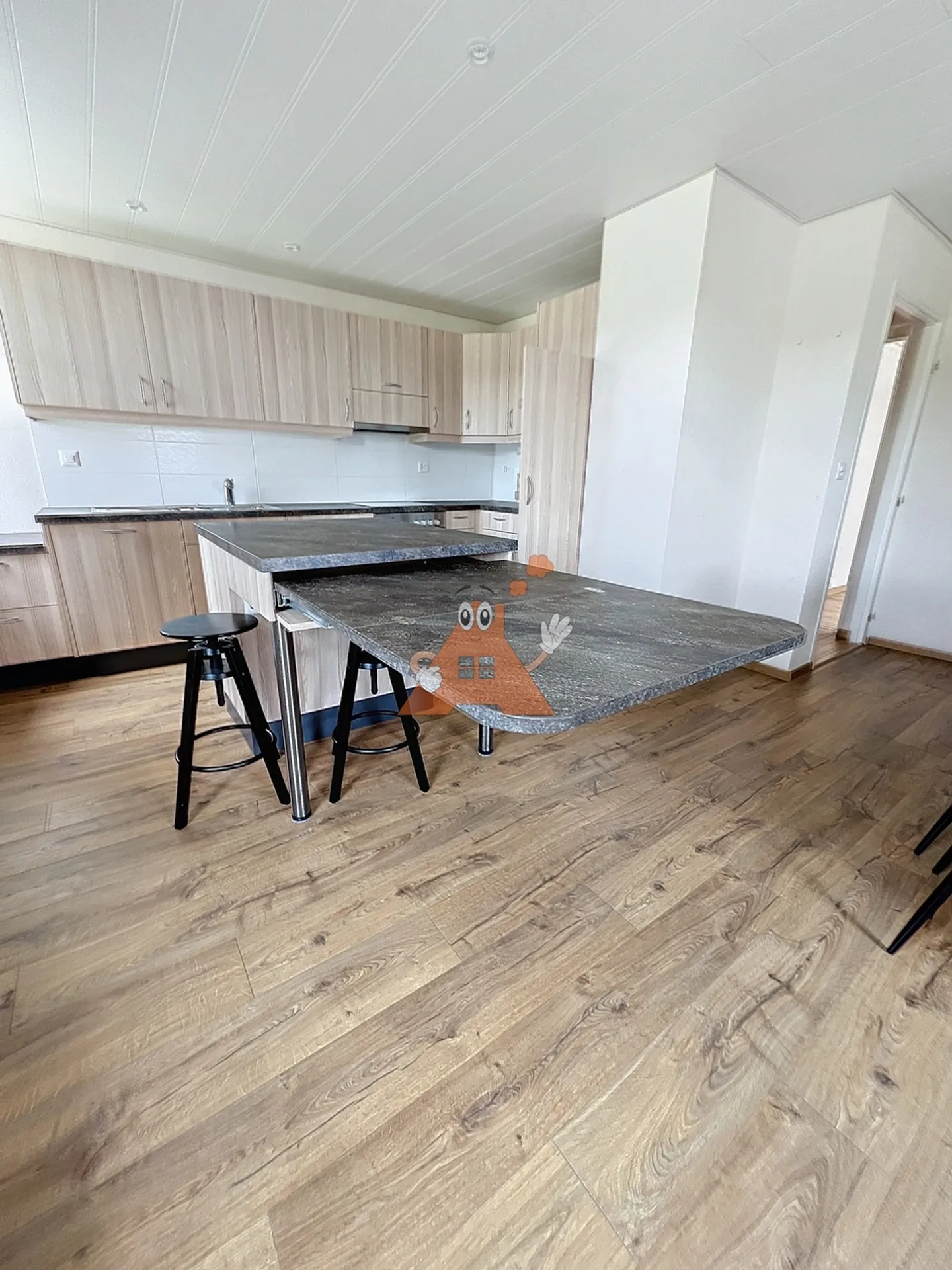 Located in the center of the Orient, very nice 4.5 room apartment - Photo 2 of 10