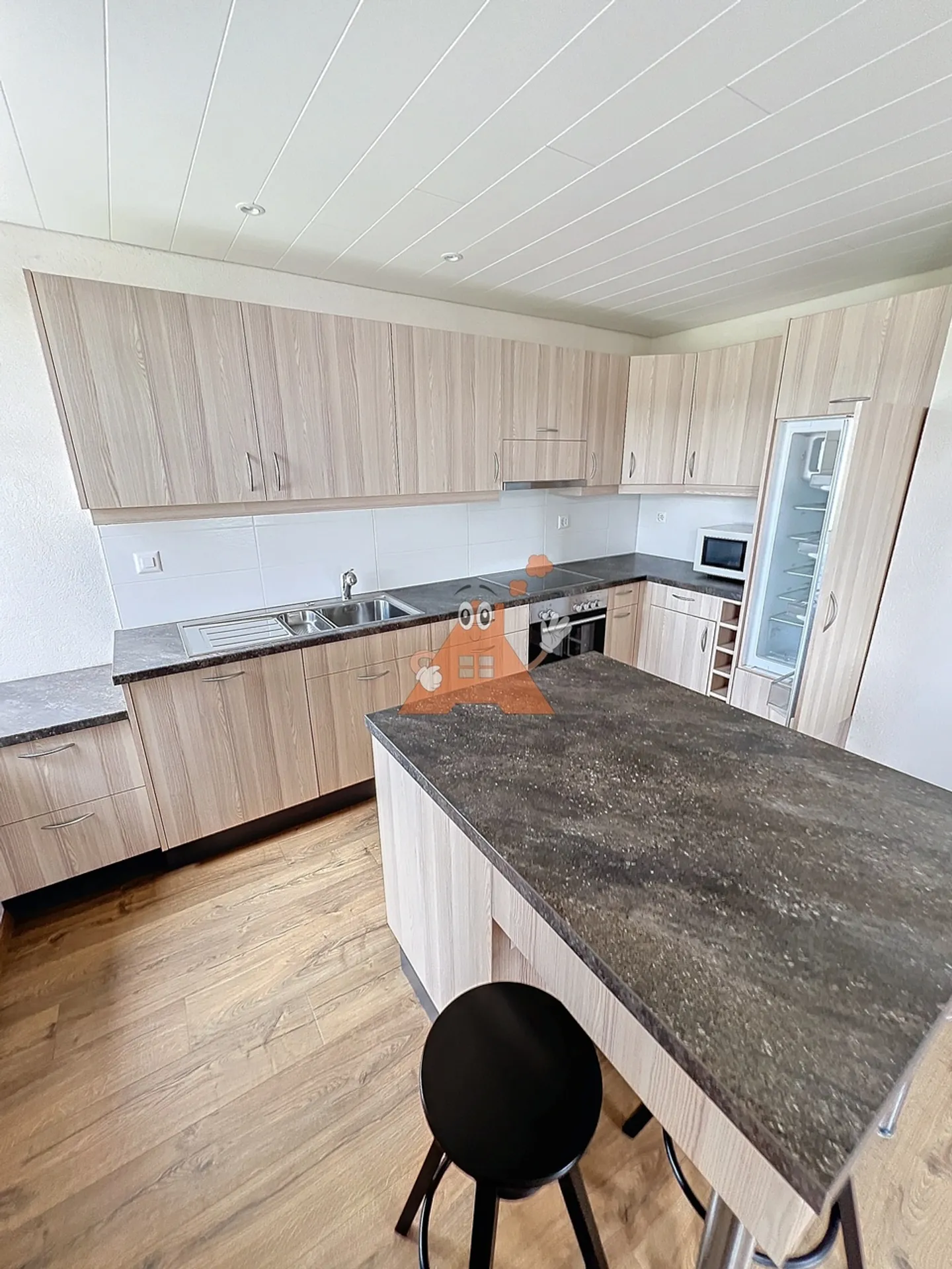 Located in the center of the Orient, very nice 4.5 room apartment - Photo 3 of 10
