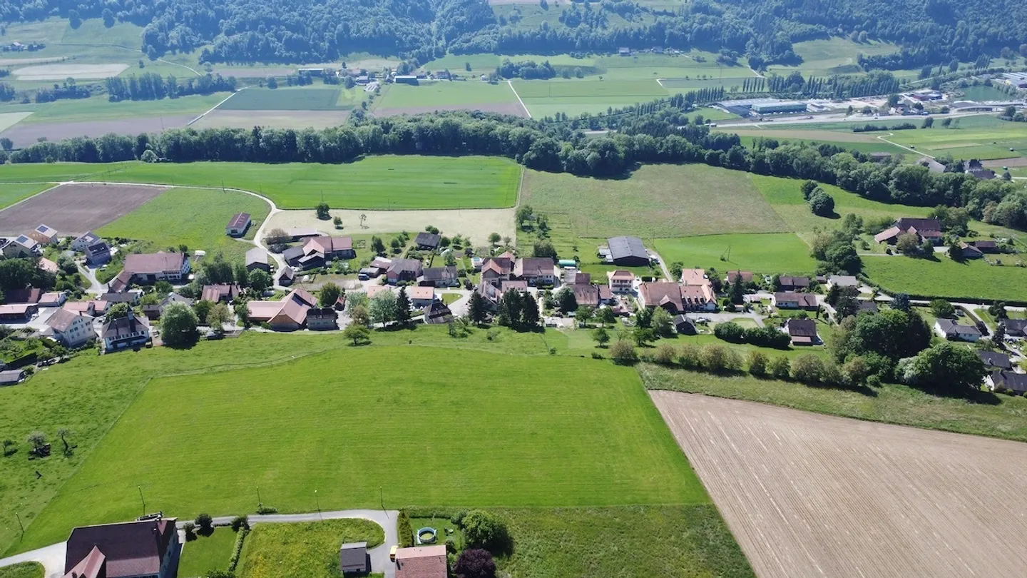 Casa di villaggio di 140 m2 con un grande giardino - Foto 2 di 13