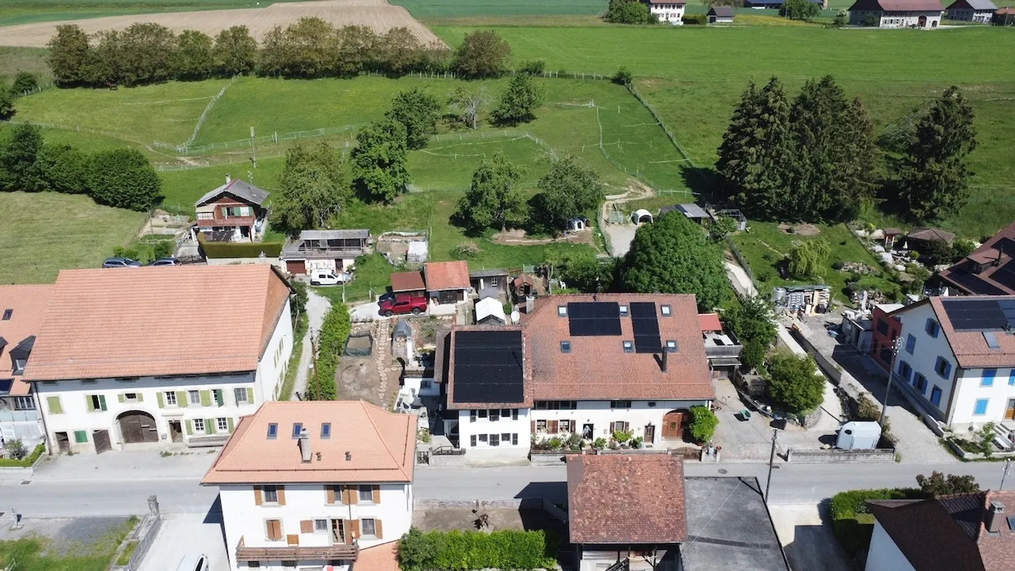 Casa di villaggio di 140 m2 con un grande giardino - Foto 3 di 13