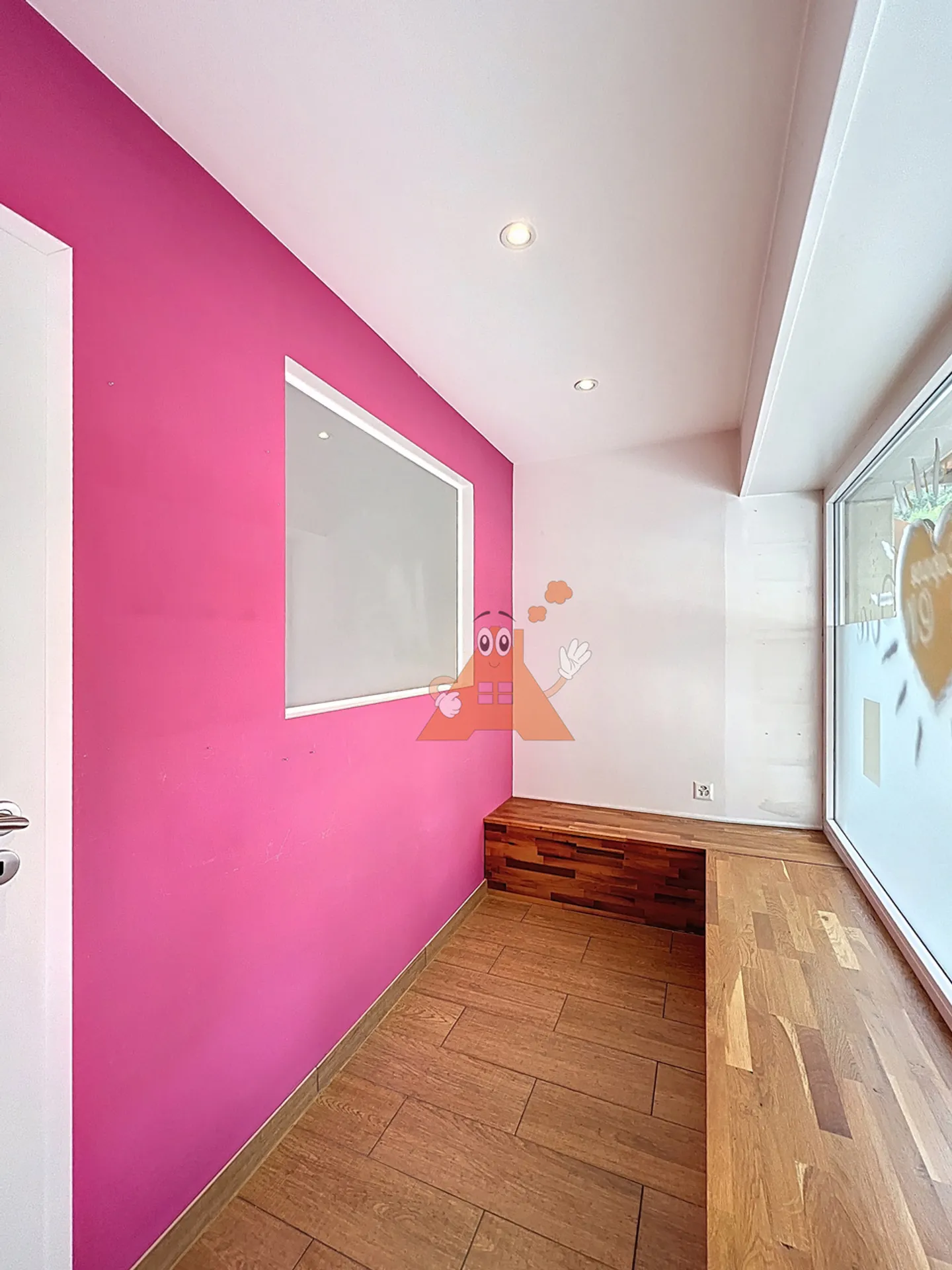 In the center of the village, superb commercial space with window - Photo 1 of 12