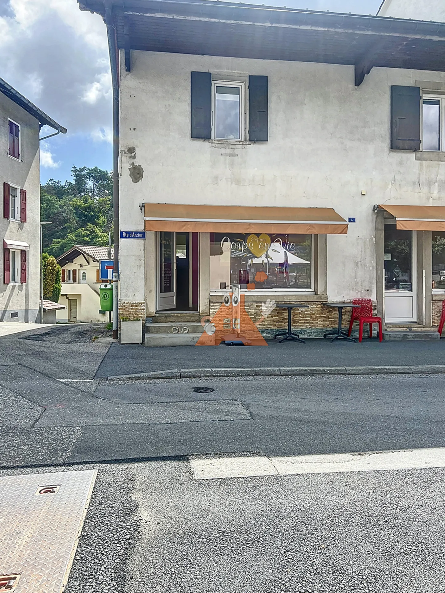In the center of the village, superb commercial space with window - Photo 12 of 12