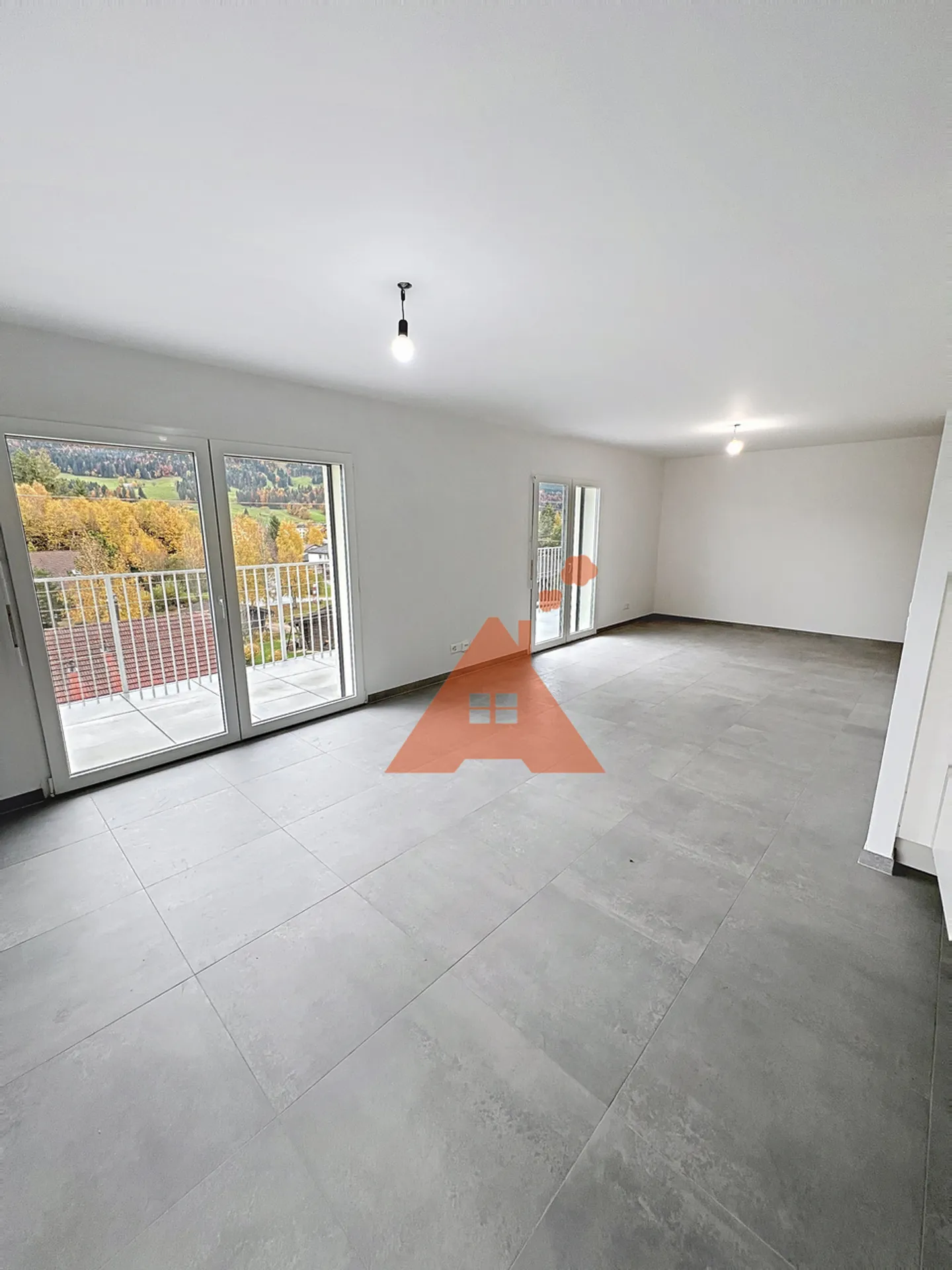 2,5 pces nuovo con balcone molto grande - Foto 2 di 13