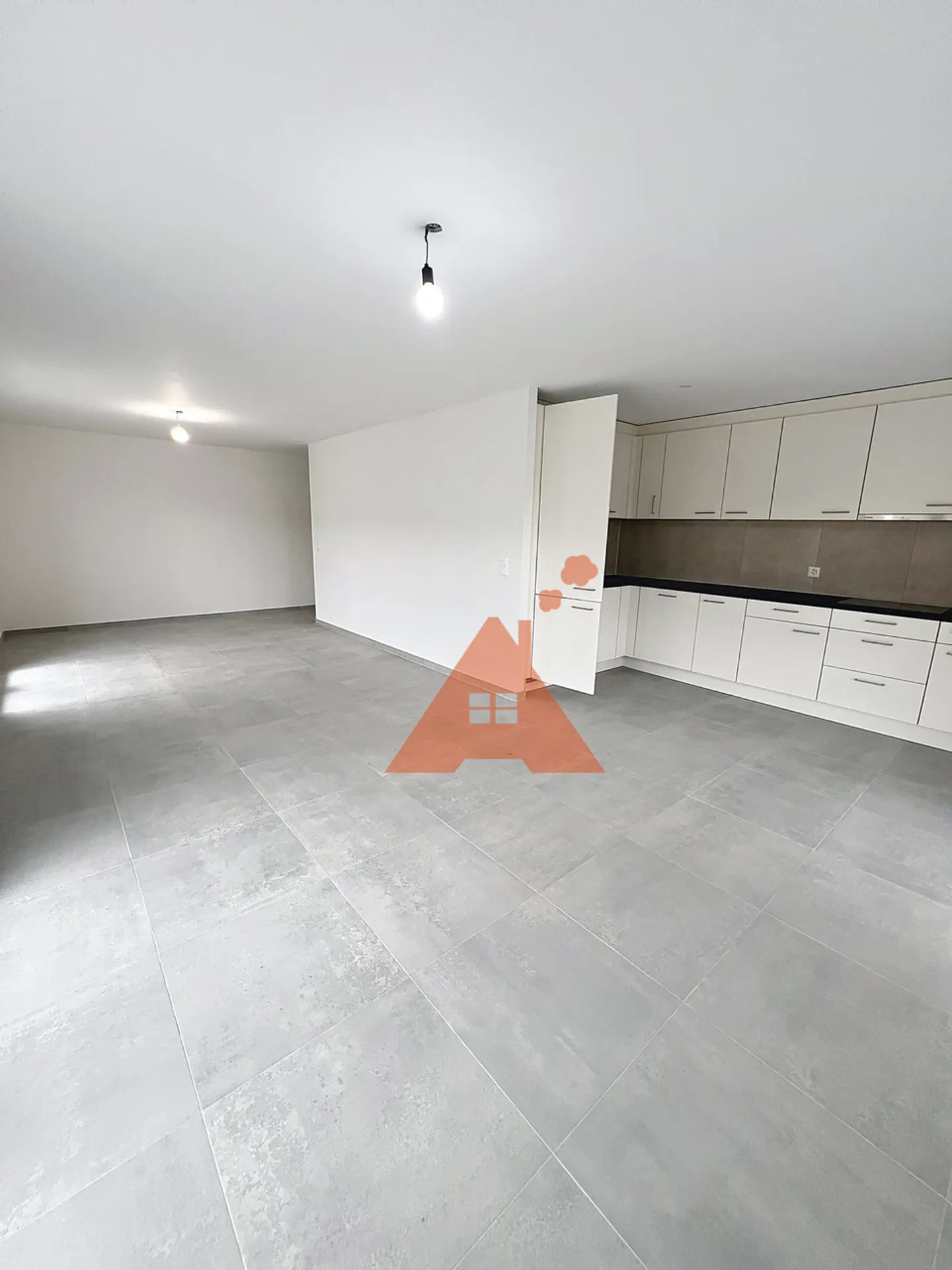 2,5 pces nuovo con balcone molto grande - Foto 3 di 13