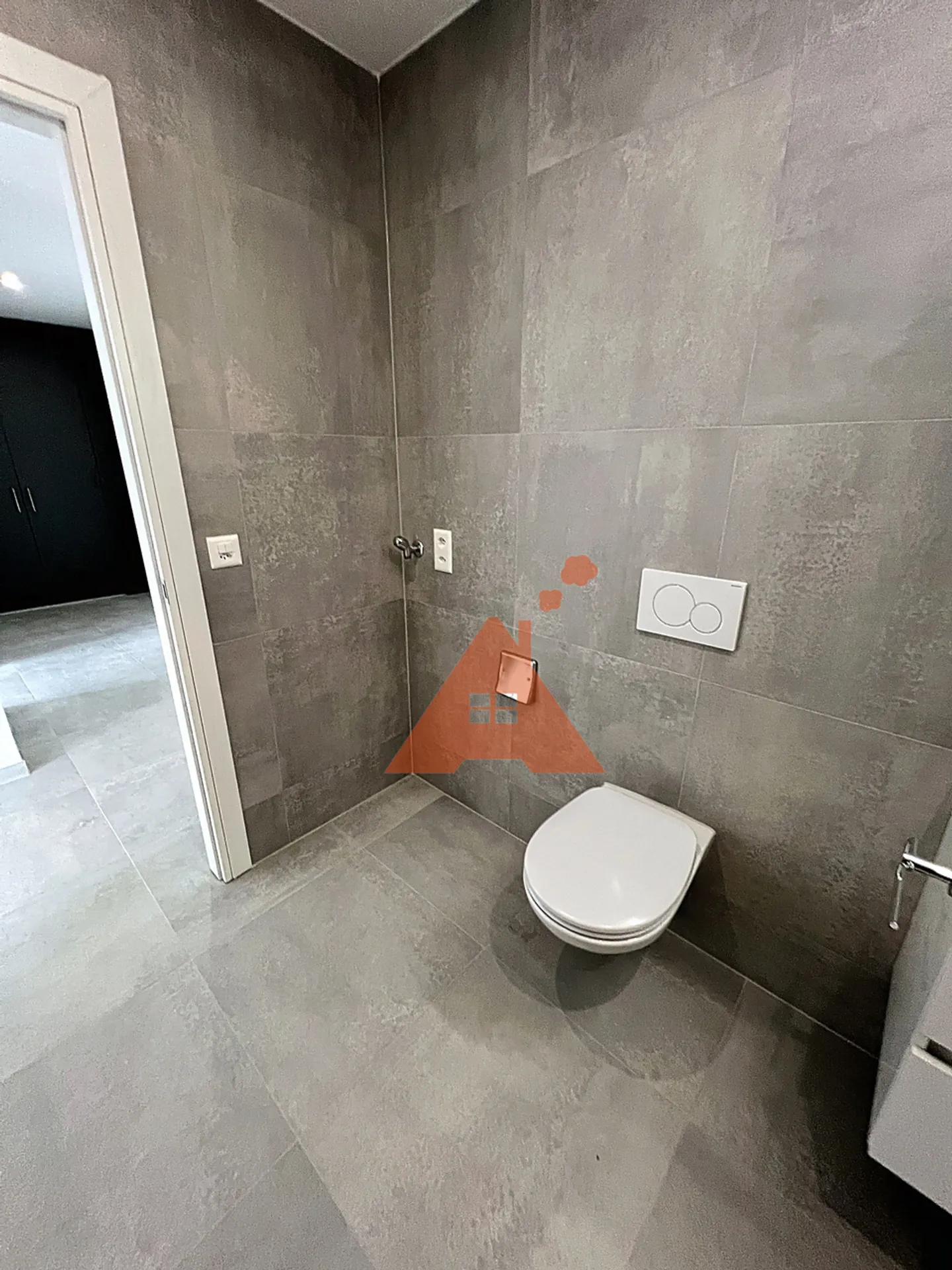 2,5 pces nuovo con balcone molto grande - Foto 7 di 13