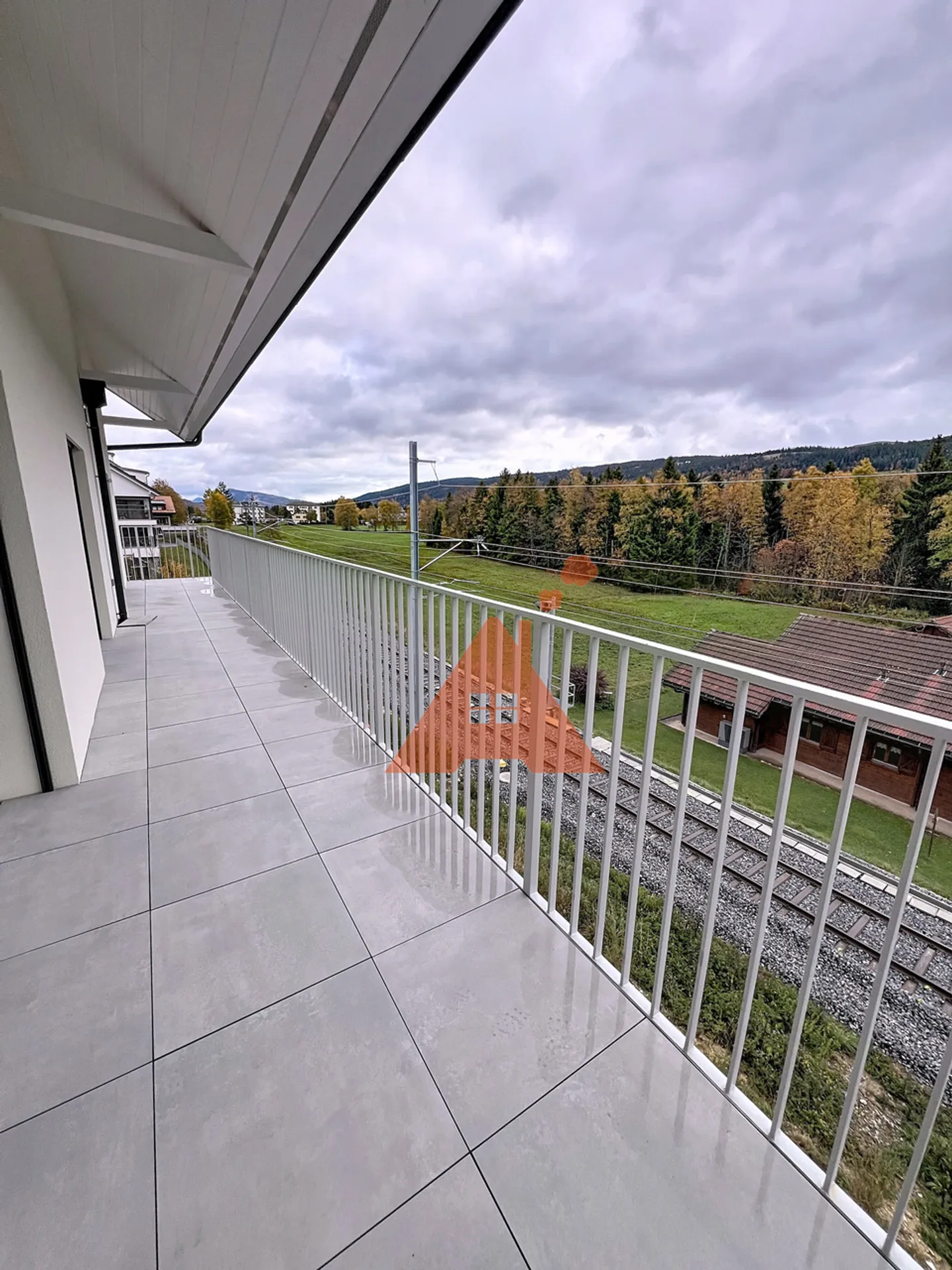 2,5 pces nuovo con balcone molto grande - Foto 5 di 13