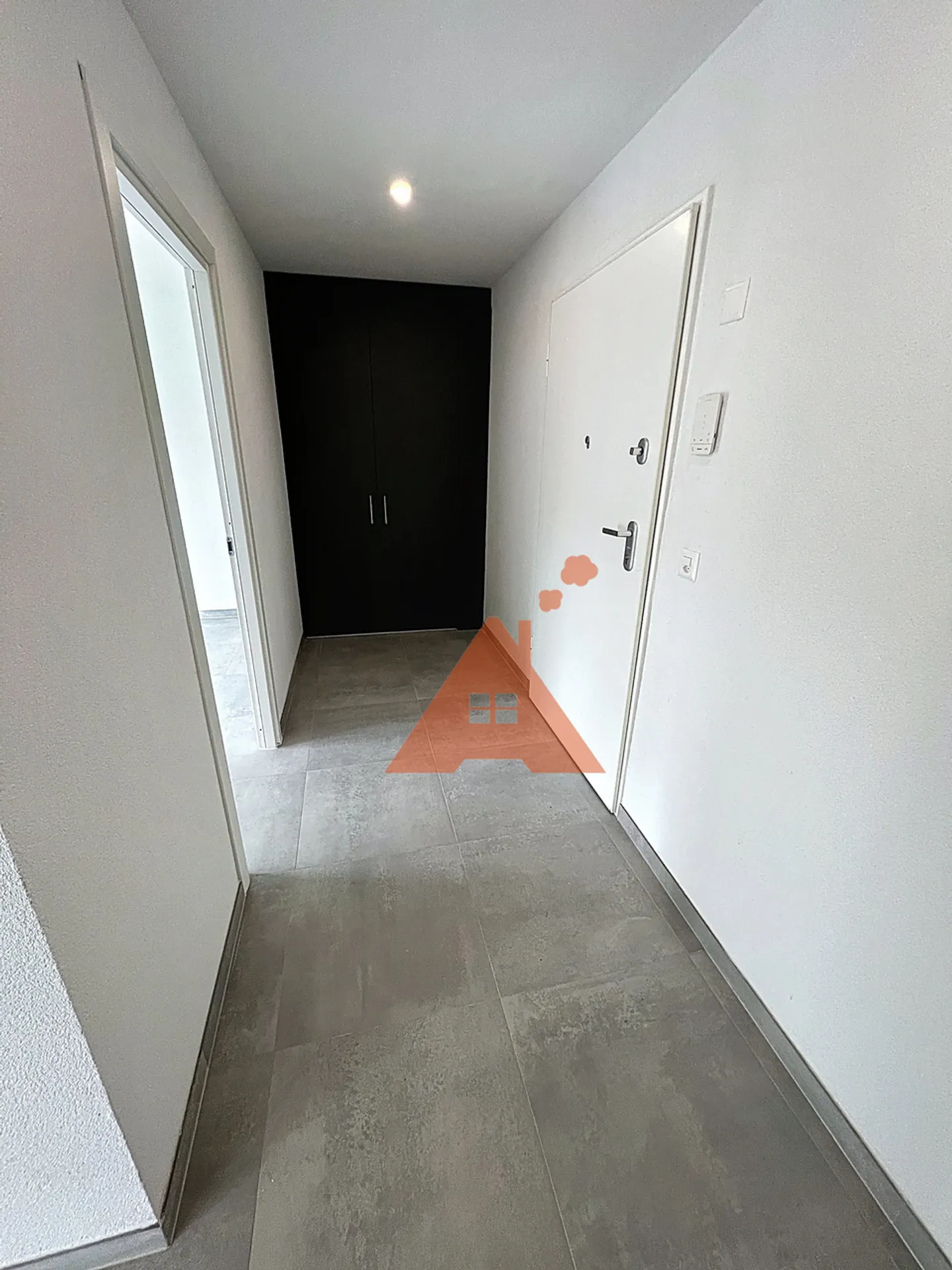 2,5 pces nuovo con balcone molto grande - Foto 8 di 13