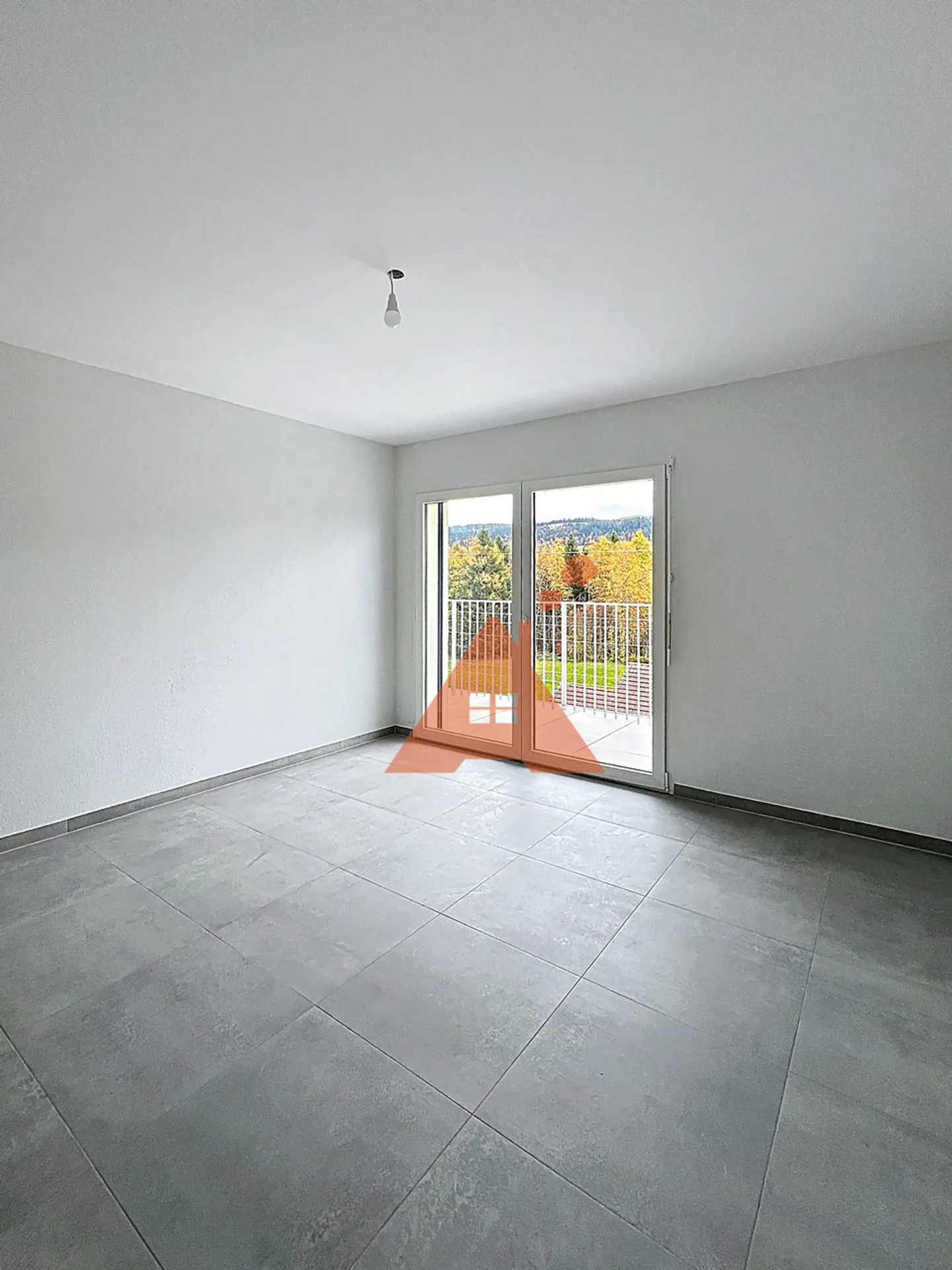 2,5 pces nuovo con balcone molto grande - Foto 9 di 13