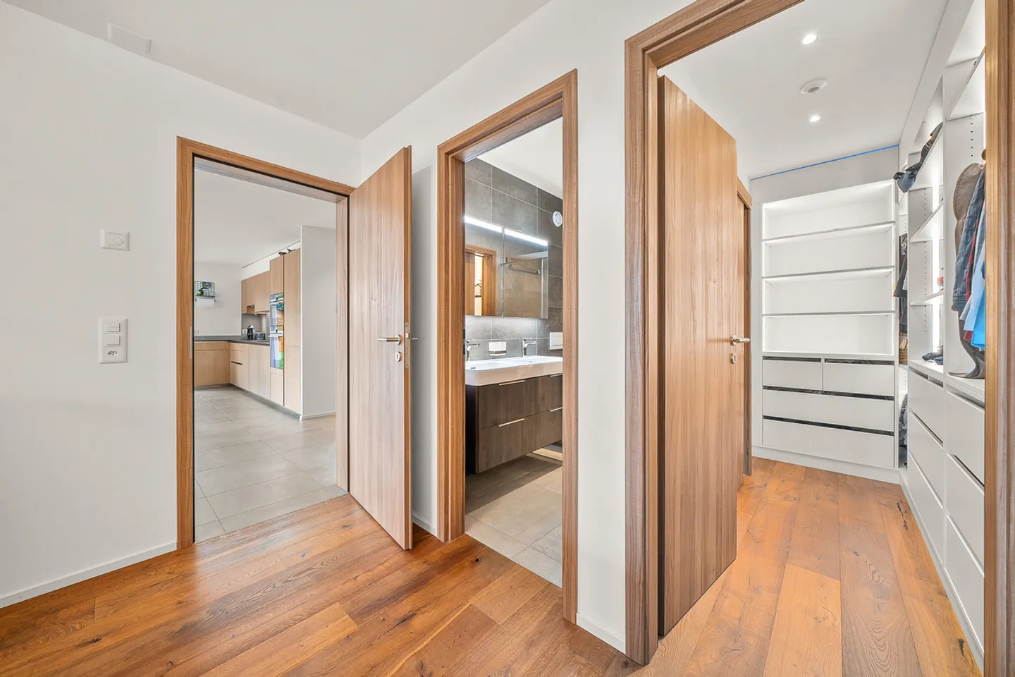 Zeitgenössische Wohnung mit privatem Garten - Foto 9 von 13