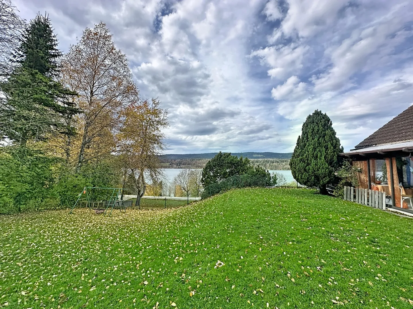 Individual villa overlooking the lake - Photo 13 of 13