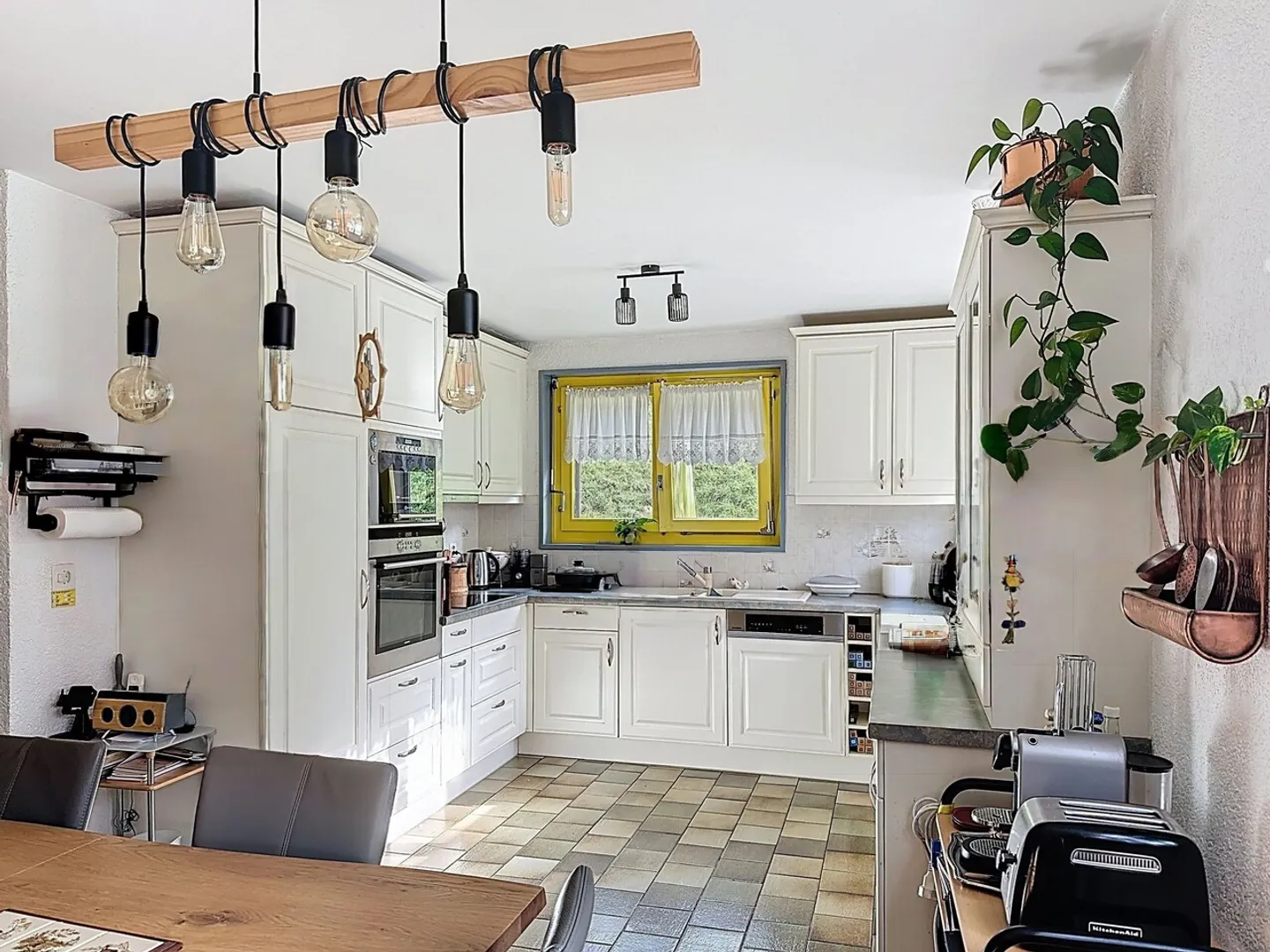 Individual villa overlooking the lake - Photo 6 of 13