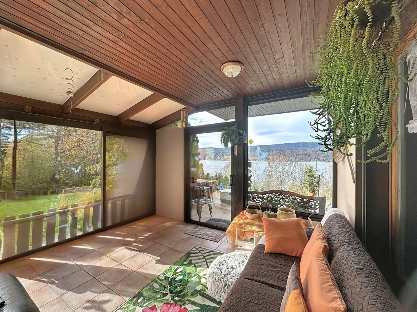 Individual villa overlooking the lake - Photo 4 of 13